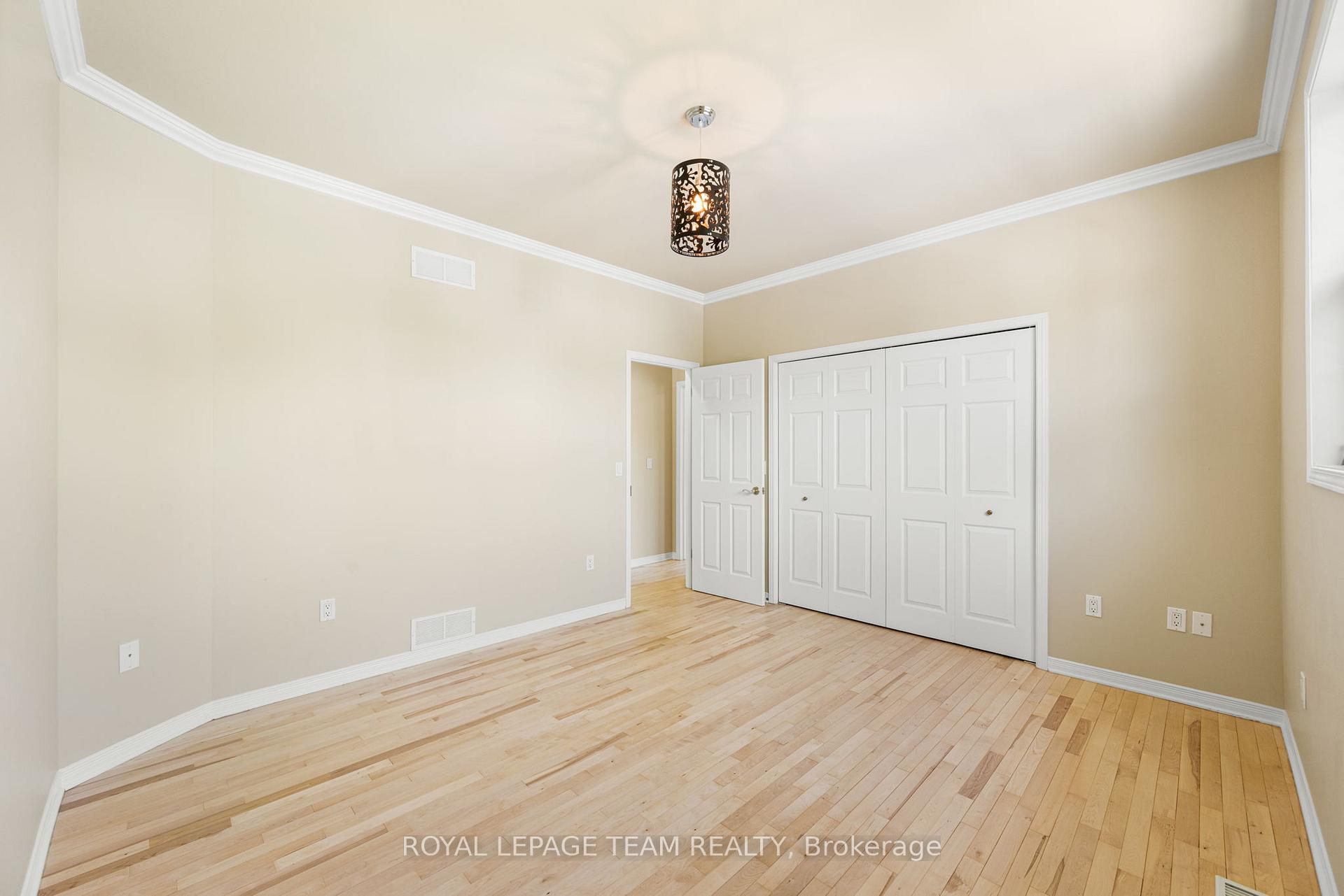 Photo 14 of 2911 Ahearn Avenue, Ottawa, Britannia — HOMEH