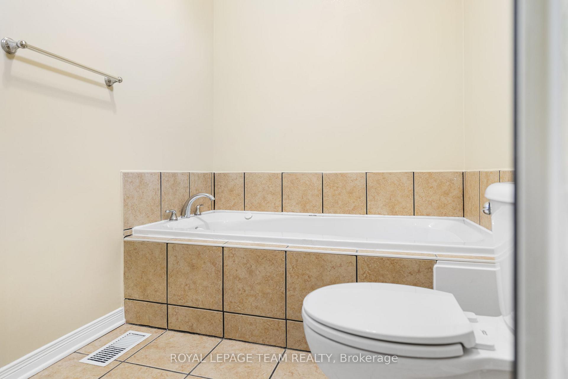 Photo 20 of 2911 Ahearn Avenue, Ottawa, Britannia — HOMEH