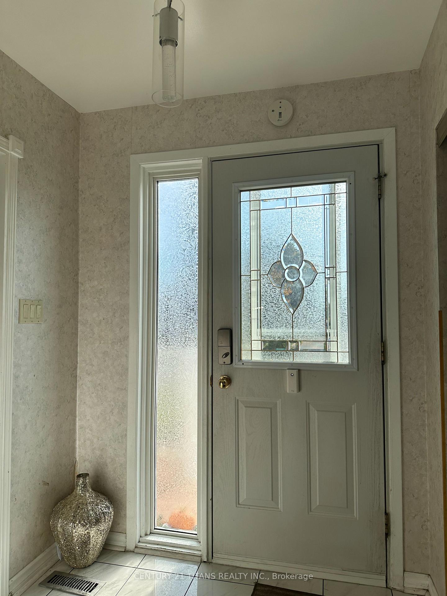 Photo 4 of 840 Hillcrest Road, Pickering, West Shore — HOMEH