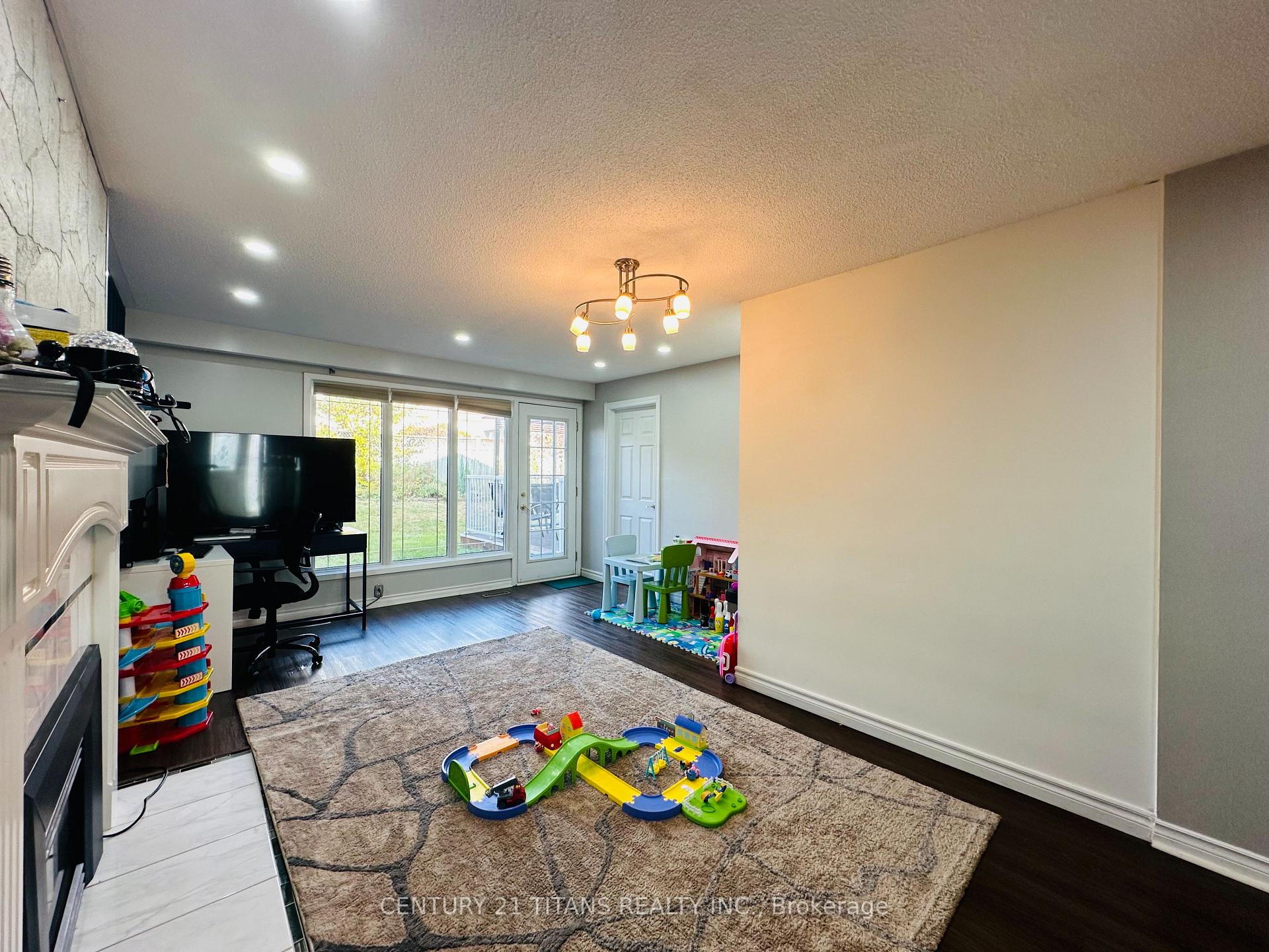 Photo 12 of 840 Hillcrest Road, Pickering, West Shore — HOMEH