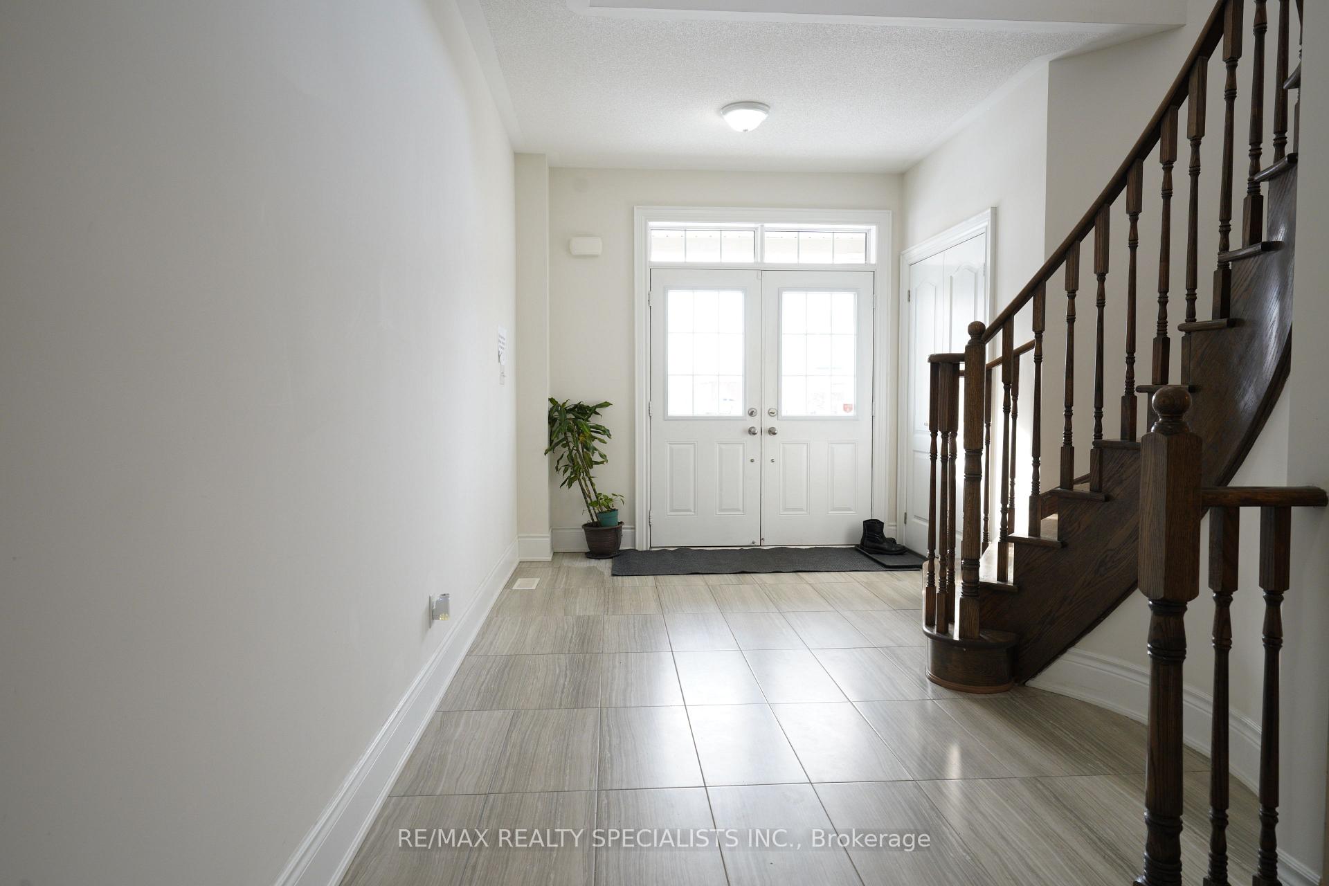 Photo 3 of 955 Wrenwood Drive, Oshawa, Taunton — HOMEH