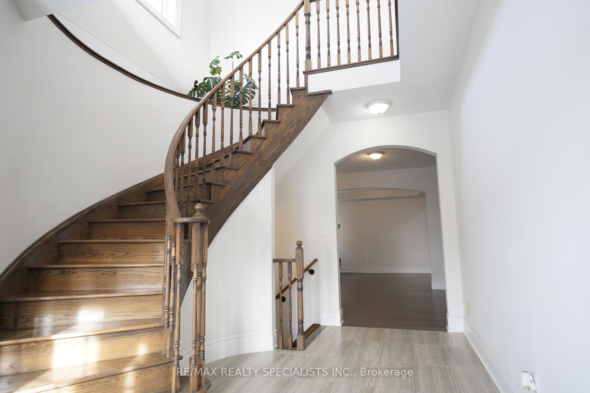 Photo 4 of 955 Wrenwood Drive, Oshawa, Taunton — HOMEH