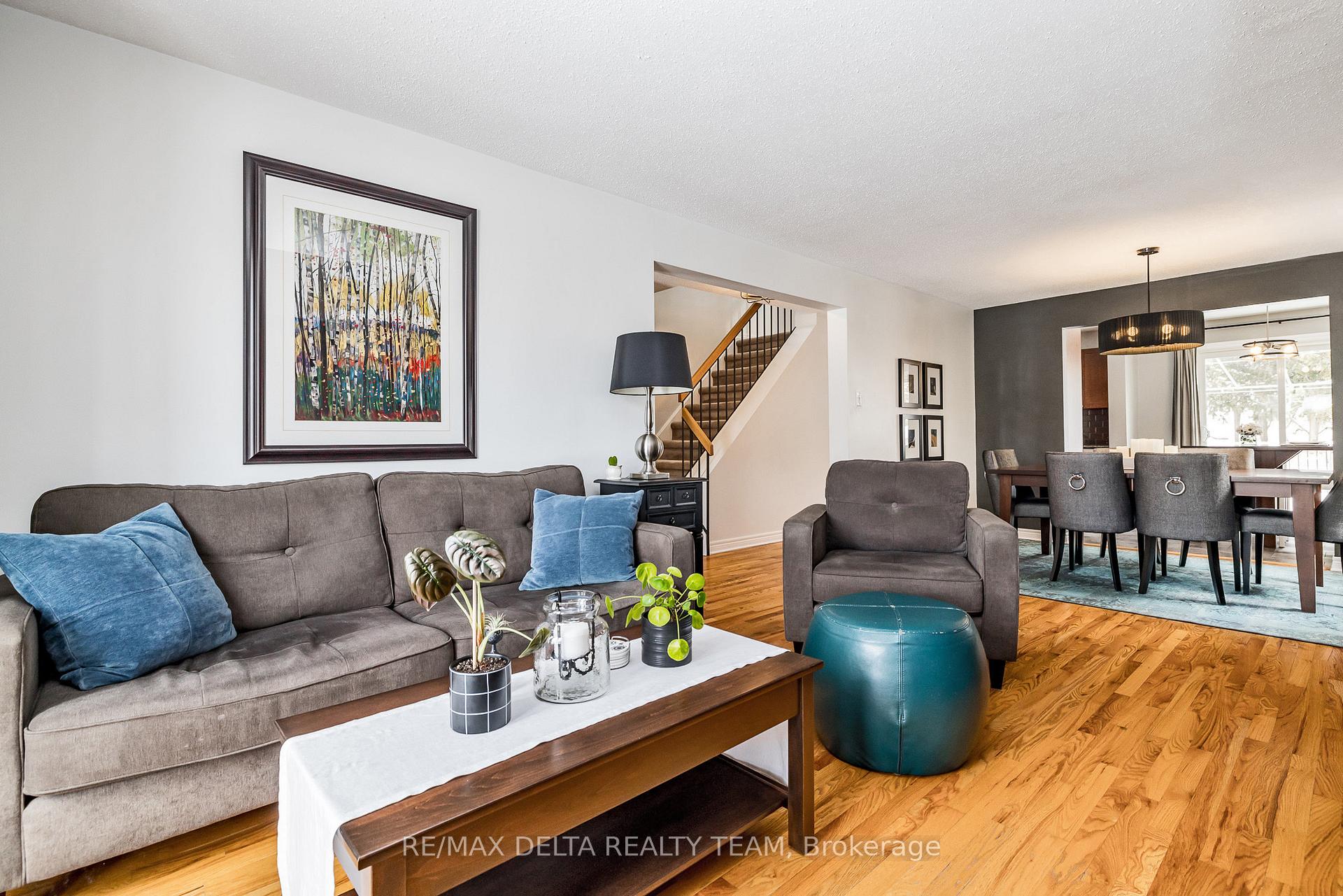 Photo 2 of 351 Cottonwood Crescent, Ottawa, Queenswood Heights South — HOMEH