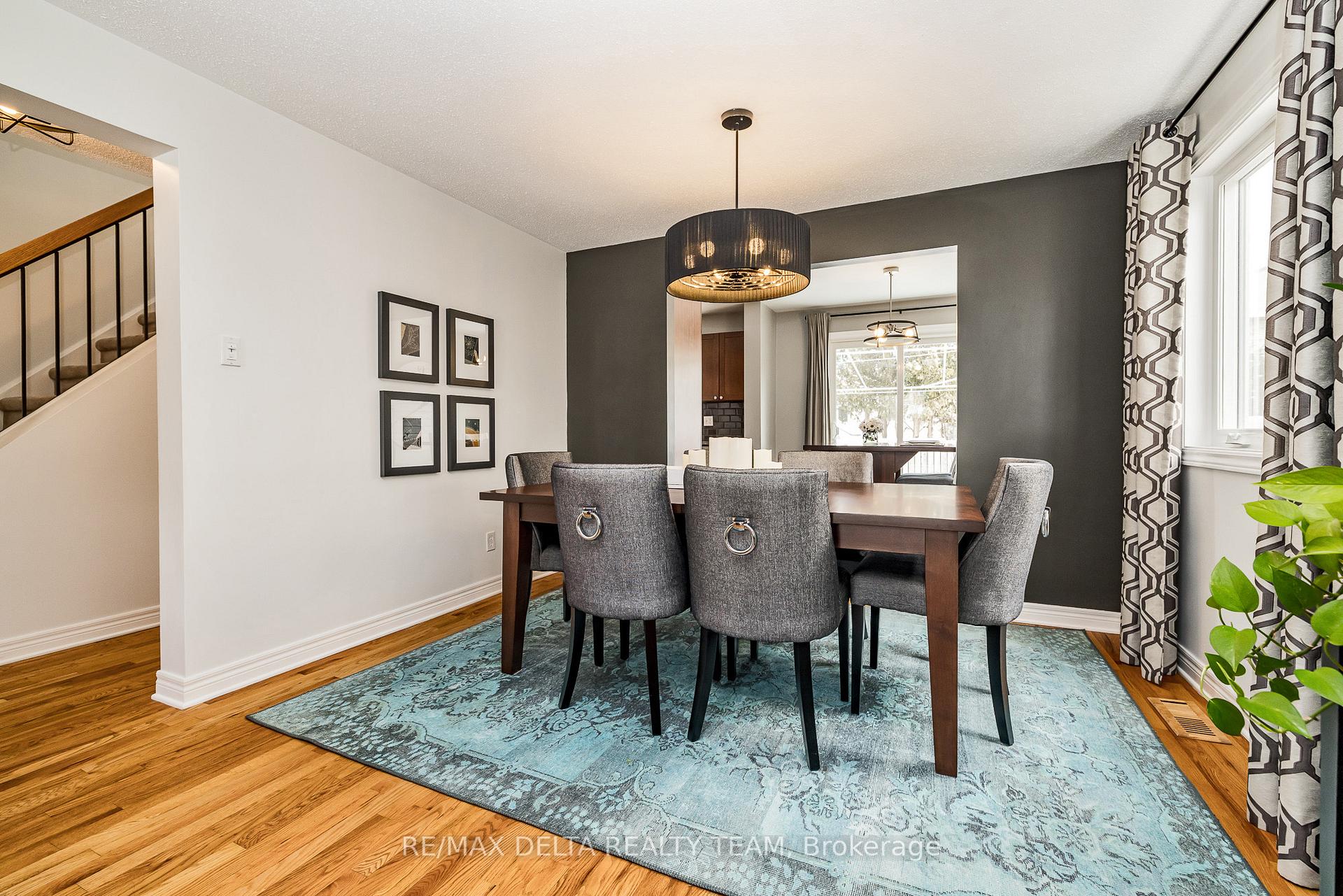 Photo 3 of 351 Cottonwood Crescent, Ottawa, Queenswood Heights South — HOMEH
