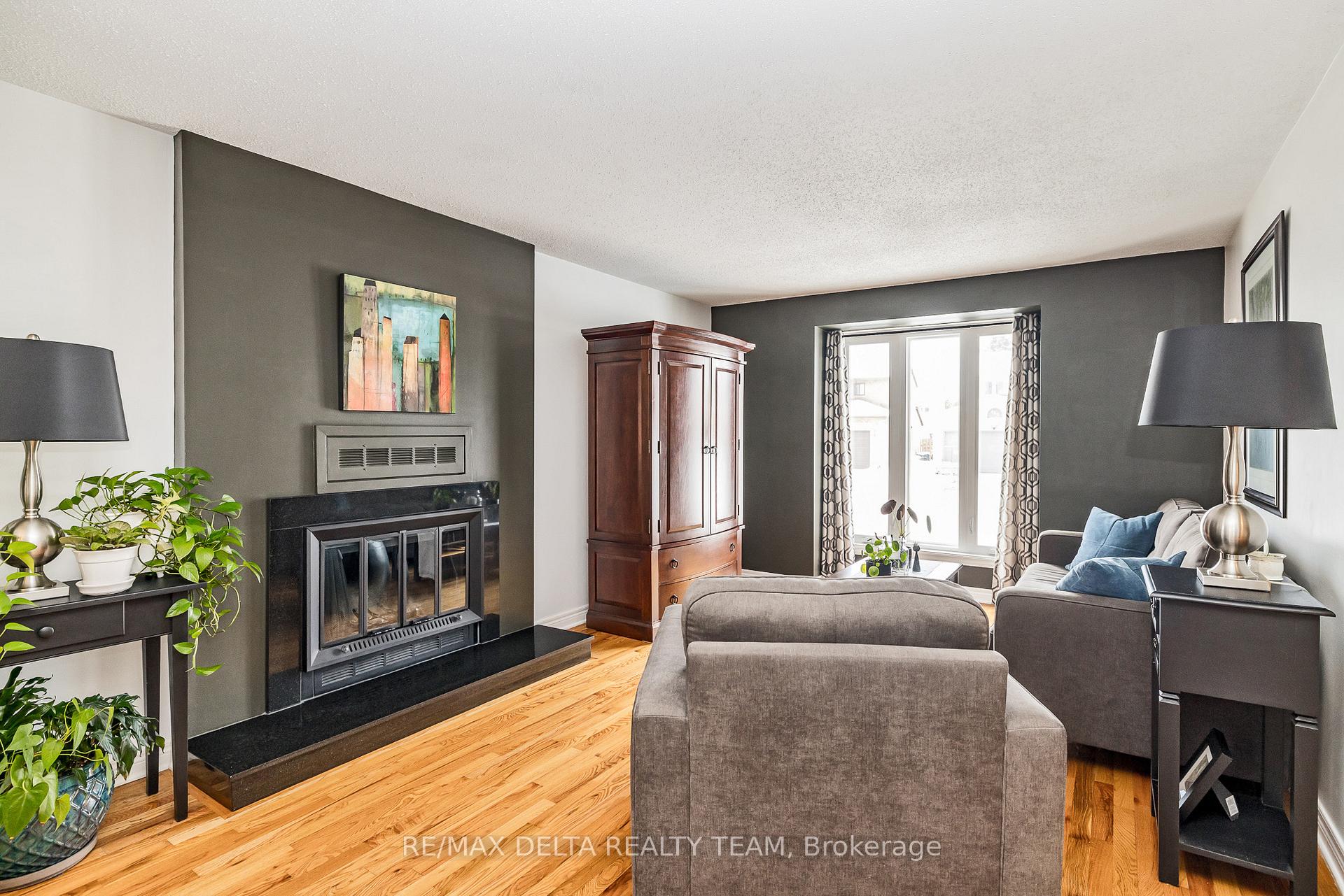 Photo 6 of 351 Cottonwood Crescent, Ottawa, Queenswood Heights South — HOMEH