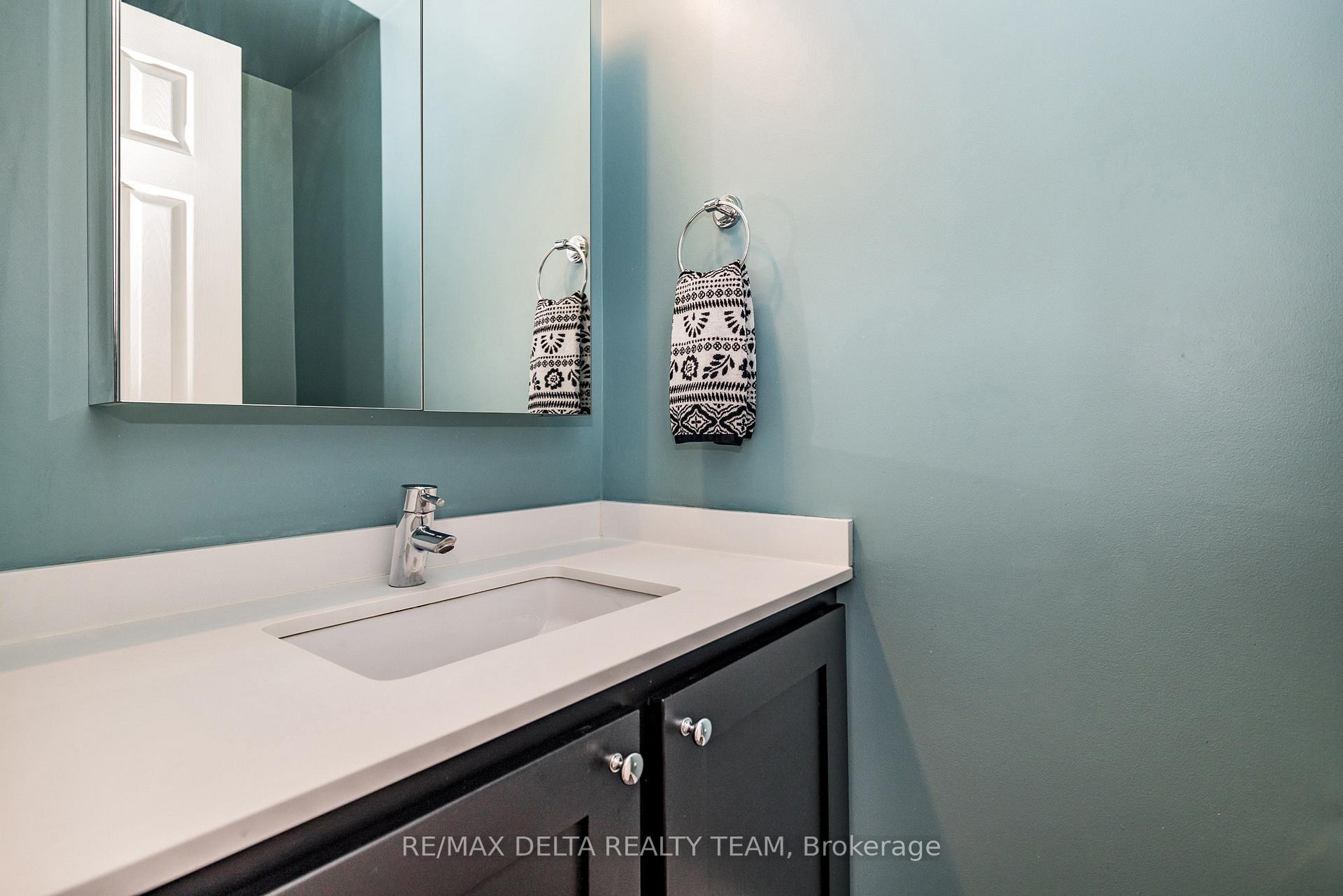 Photo 14 of 351 Cottonwood Crescent, Ottawa, Queenswood Heights South — HOMEH