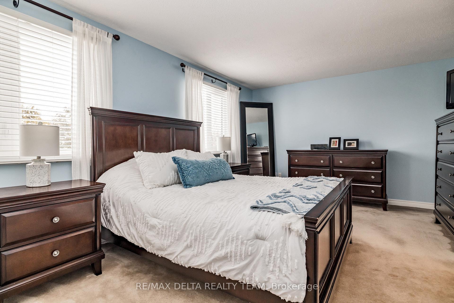Photo 16 of 351 Cottonwood Crescent, Ottawa, Queenswood Heights South — HOMEH