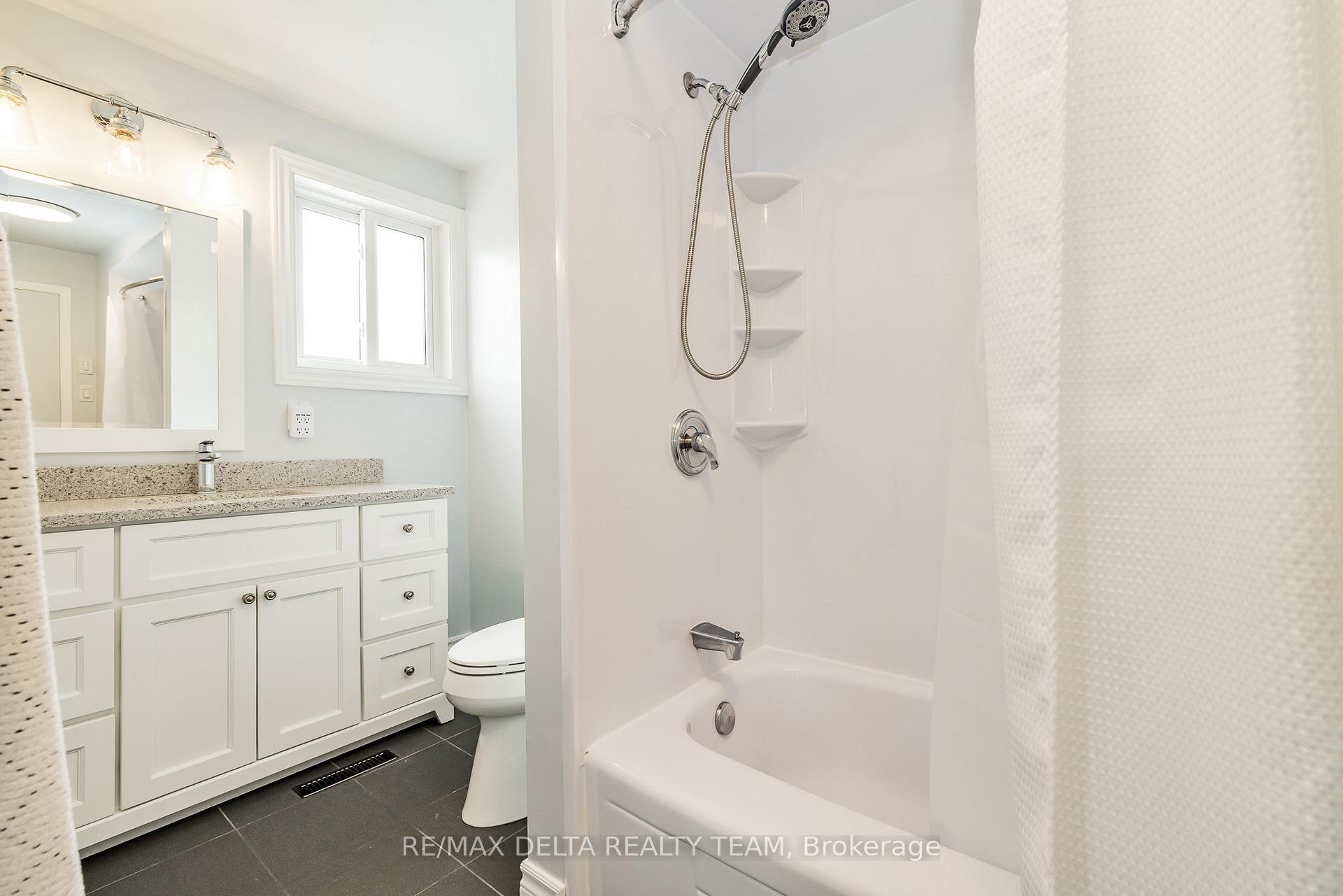 Photo 17 of 351 Cottonwood Crescent, Ottawa, Queenswood Heights South — HOMEH