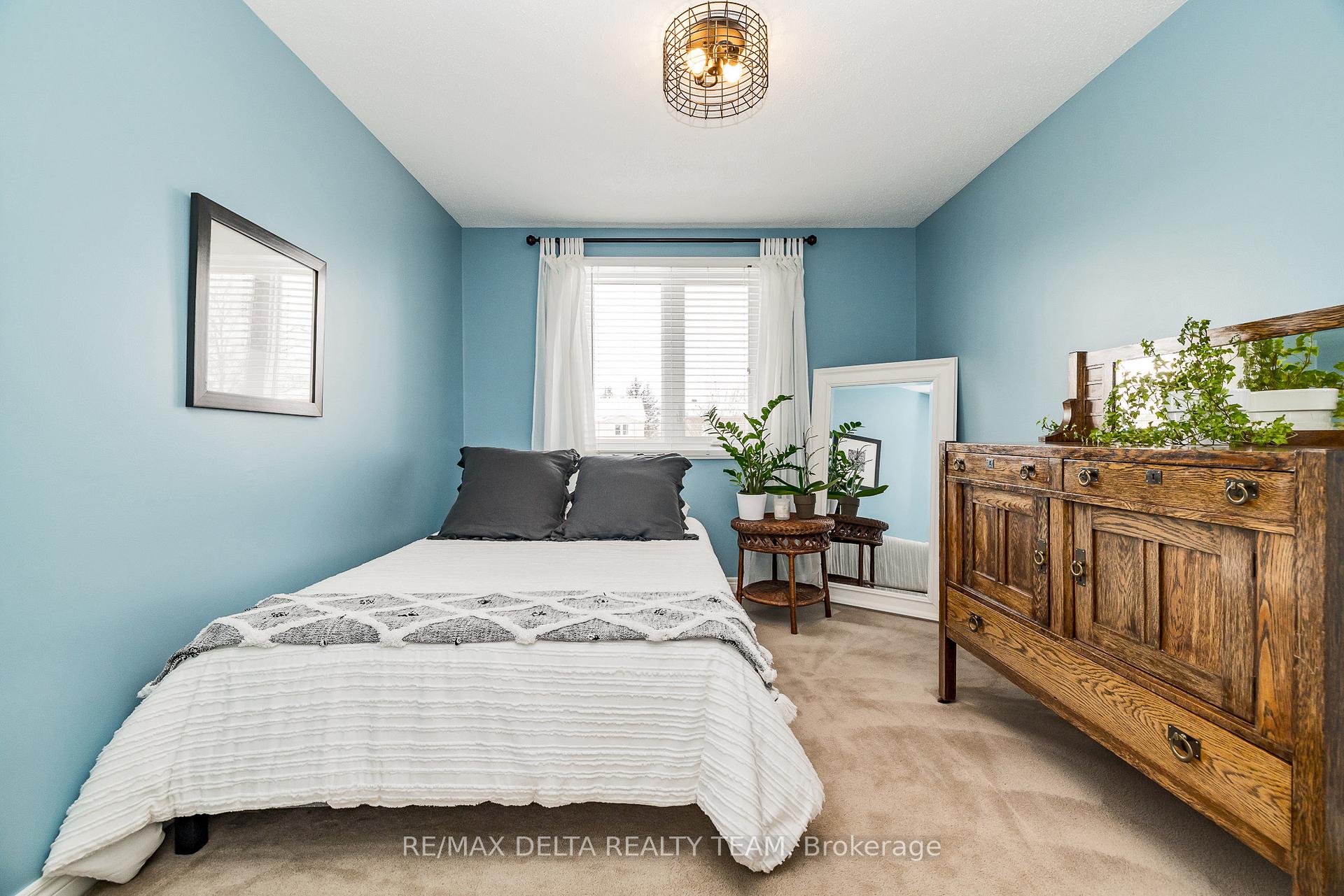 Photo 19 of 351 Cottonwood Crescent, Ottawa, Queenswood Heights South — HOMEH