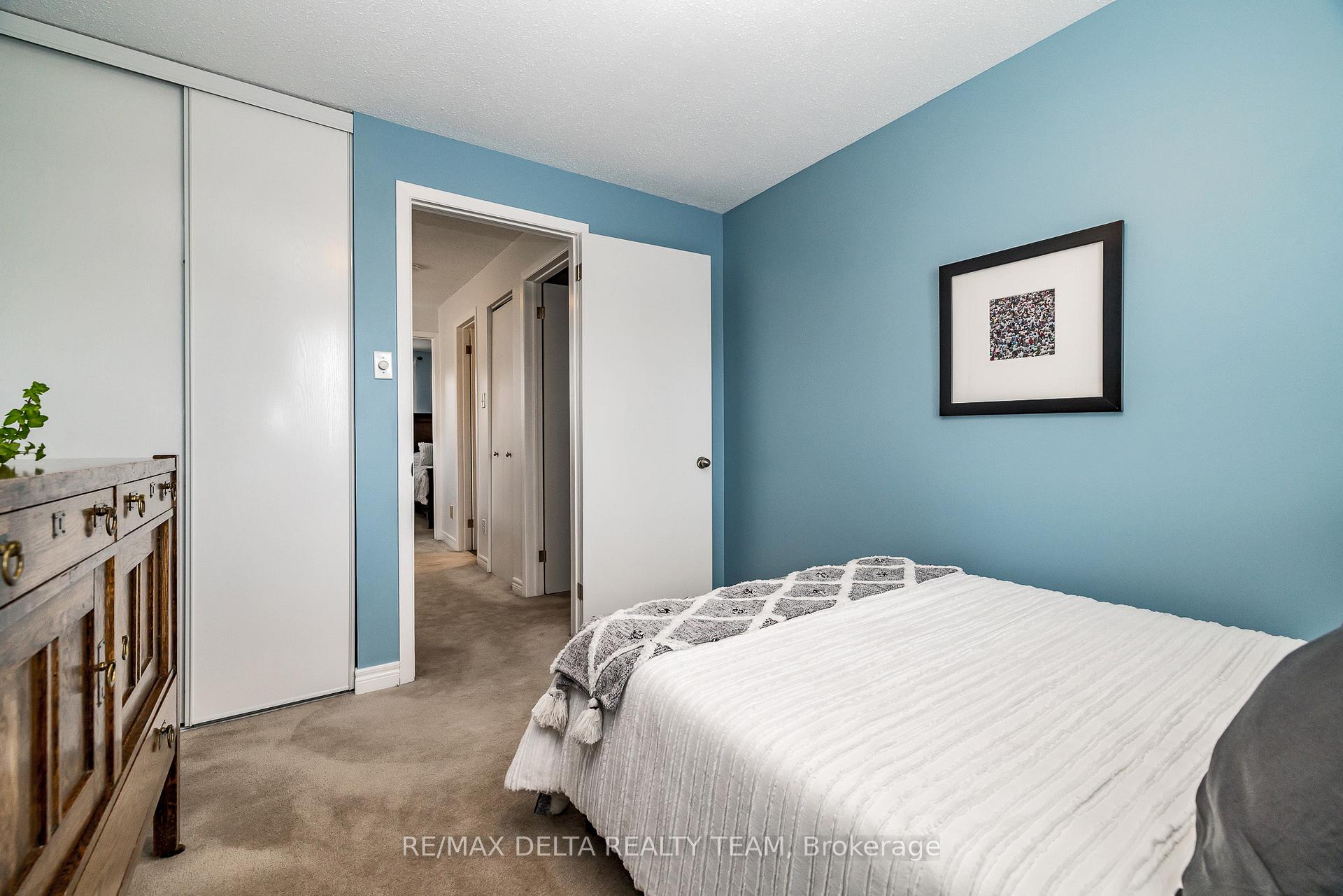 Photo 20 of 351 Cottonwood Crescent, Ottawa, Queenswood Heights South — HOMEH