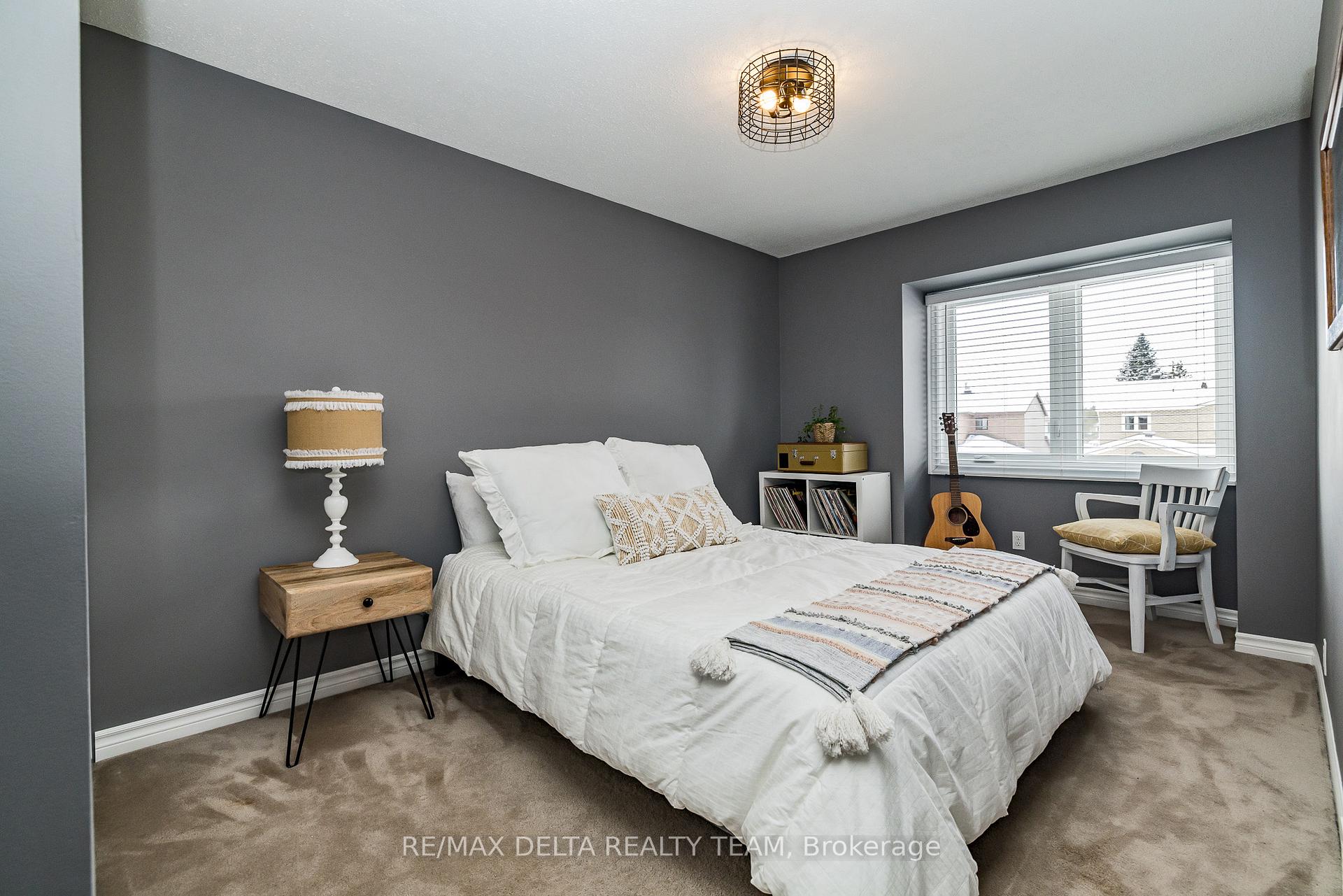Photo 21 of 351 Cottonwood Crescent, Ottawa, Queenswood Heights South — HOMEH