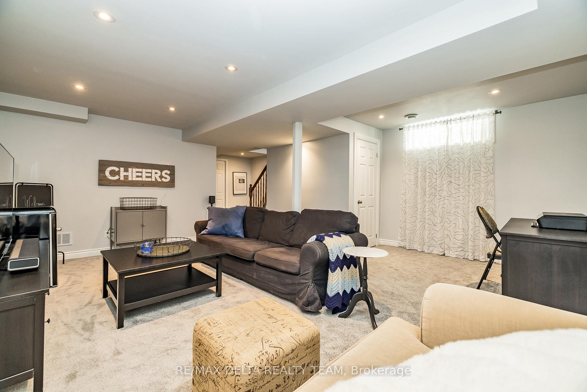 Photo 23 of 351 Cottonwood Crescent, Ottawa, Queenswood Heights South — HOMEH