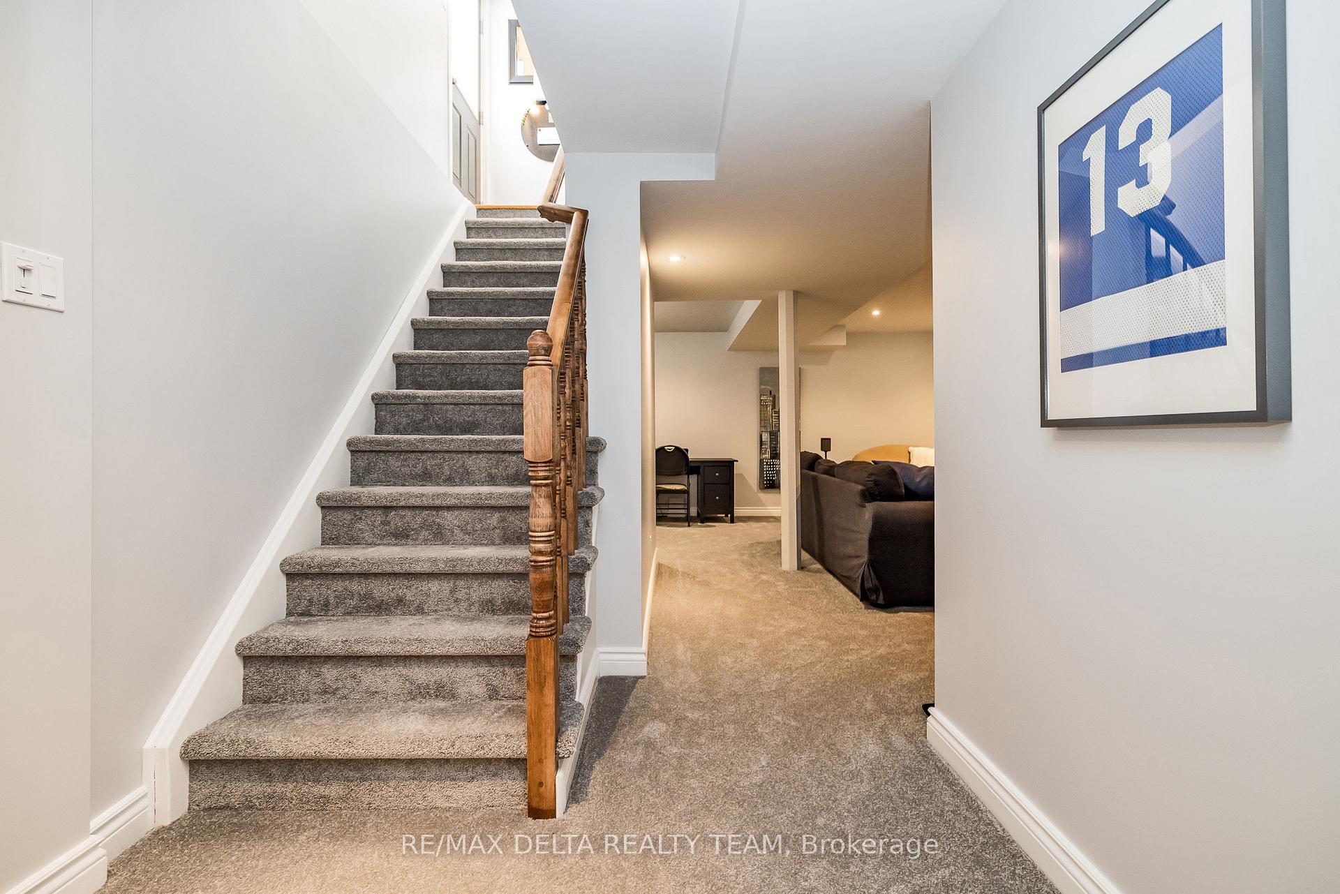 Photo 26 of 351 Cottonwood Crescent, Ottawa, Queenswood Heights South — HOMEH