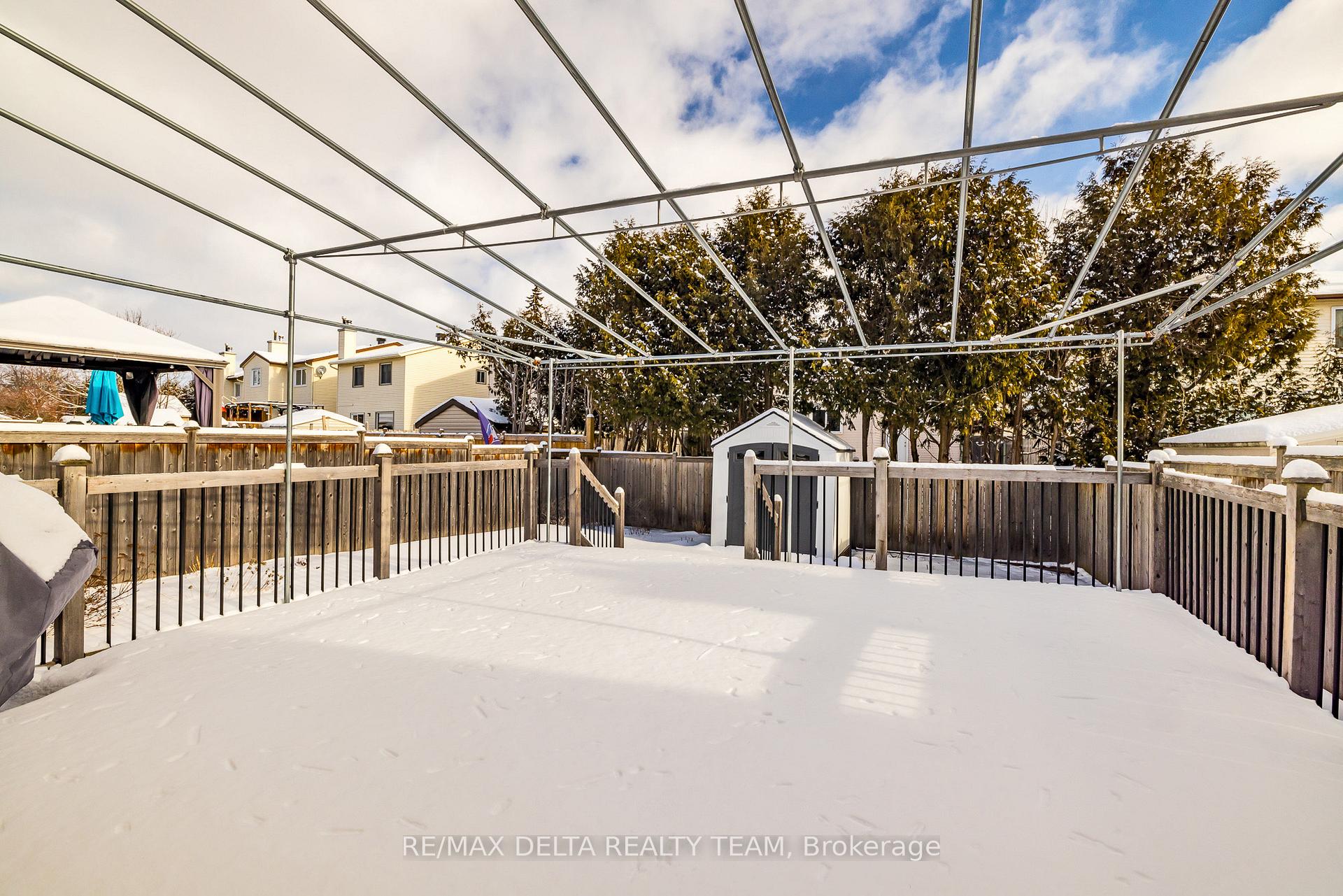 Photo 29 of 351 Cottonwood Crescent, Ottawa, Queenswood Heights South — HOMEH