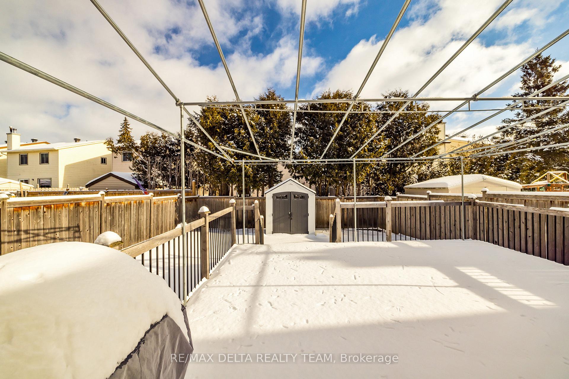 Photo 30 of 351 Cottonwood Crescent, Ottawa, Queenswood Heights South — HOMEH