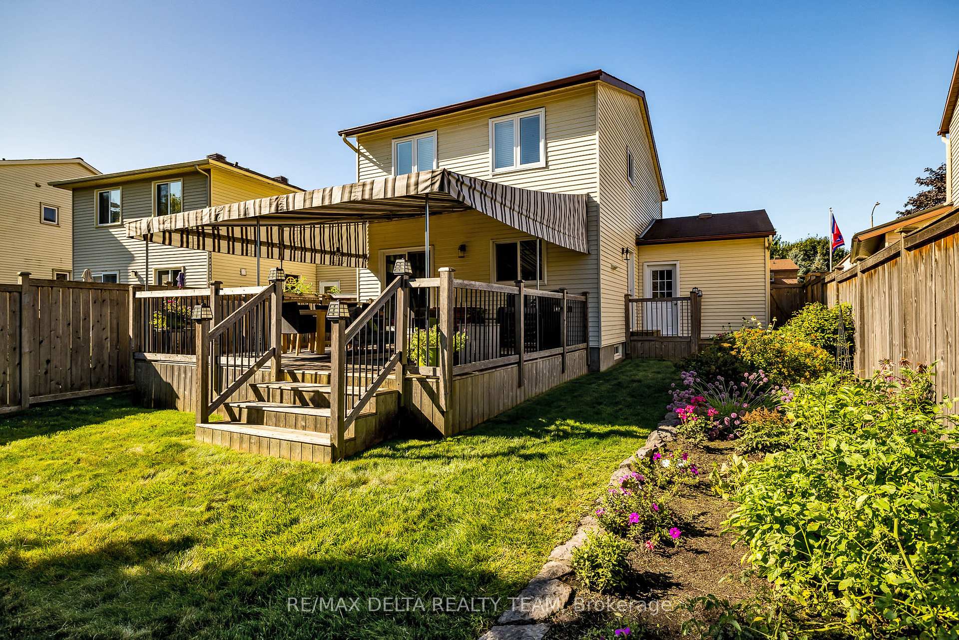 Photo 31 of 351 Cottonwood Crescent, Ottawa, Queenswood Heights South — HOMEH