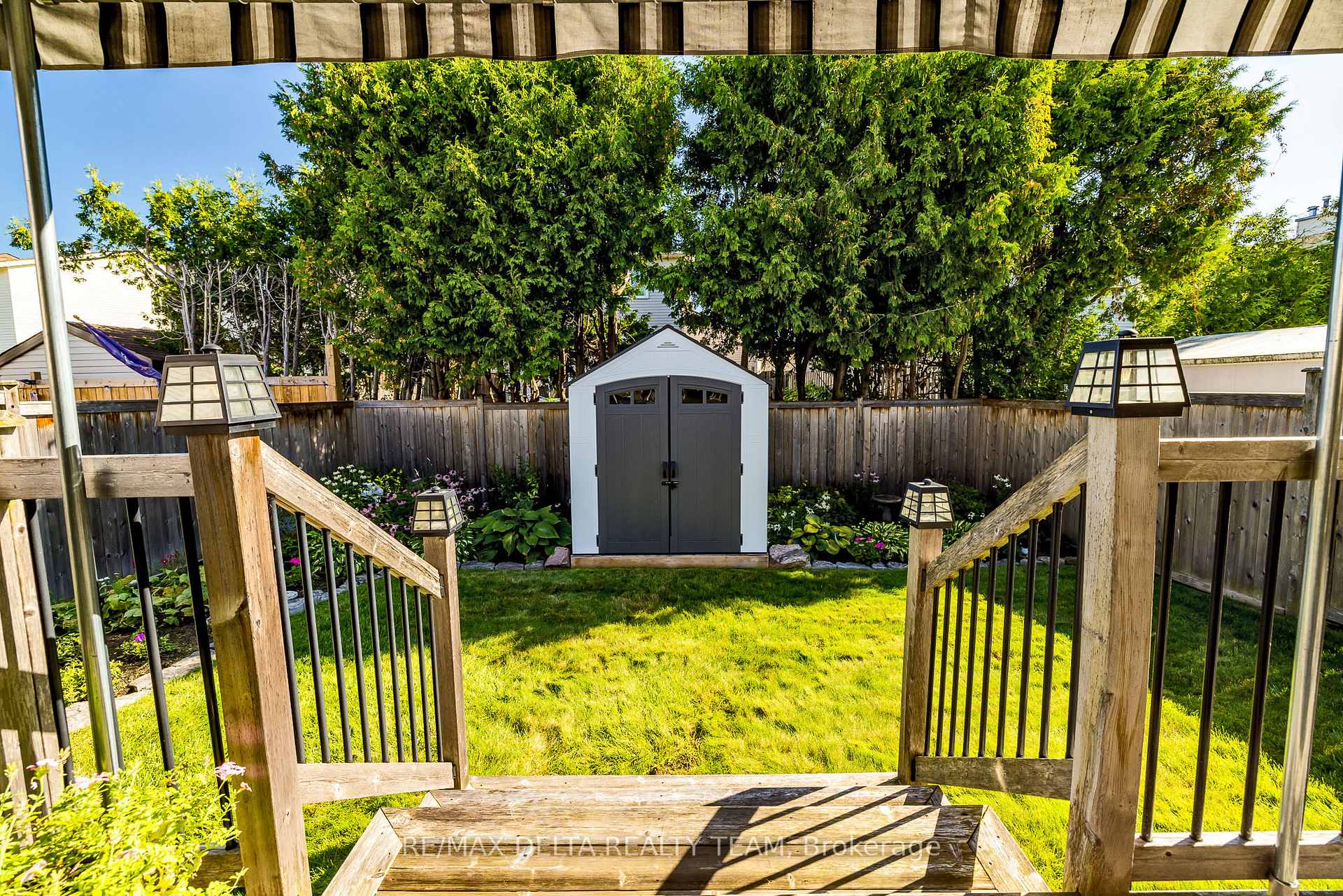 Photo 36 of 351 Cottonwood Crescent, Ottawa, Queenswood Heights South — HOMEH