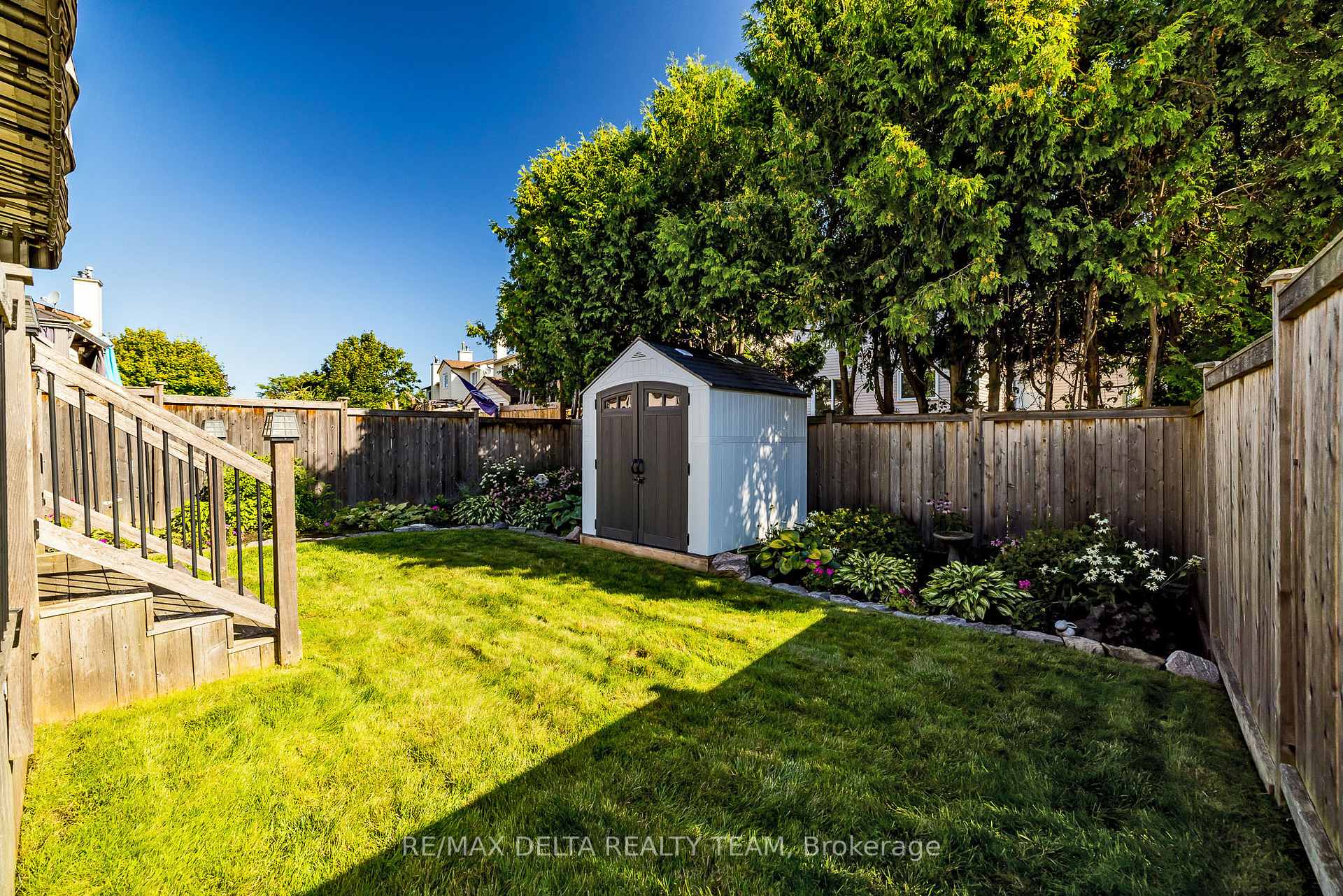 Photo 37 of 351 Cottonwood Crescent, Ottawa, Queenswood Heights South — HOMEH