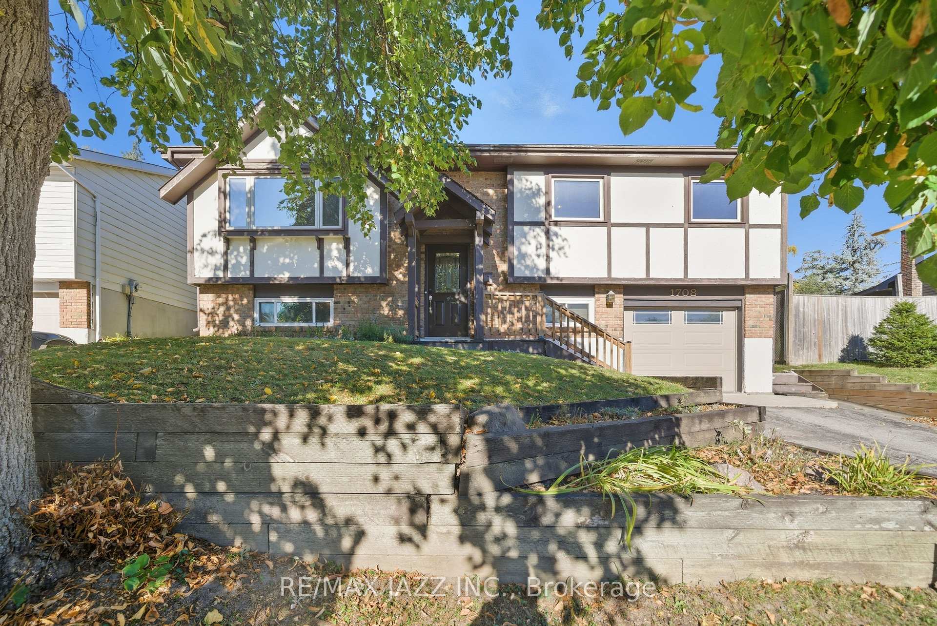 Photo 1 of 1708 Redwood Drive, Peterborough, Monaghan Ward 2 — HOMEH