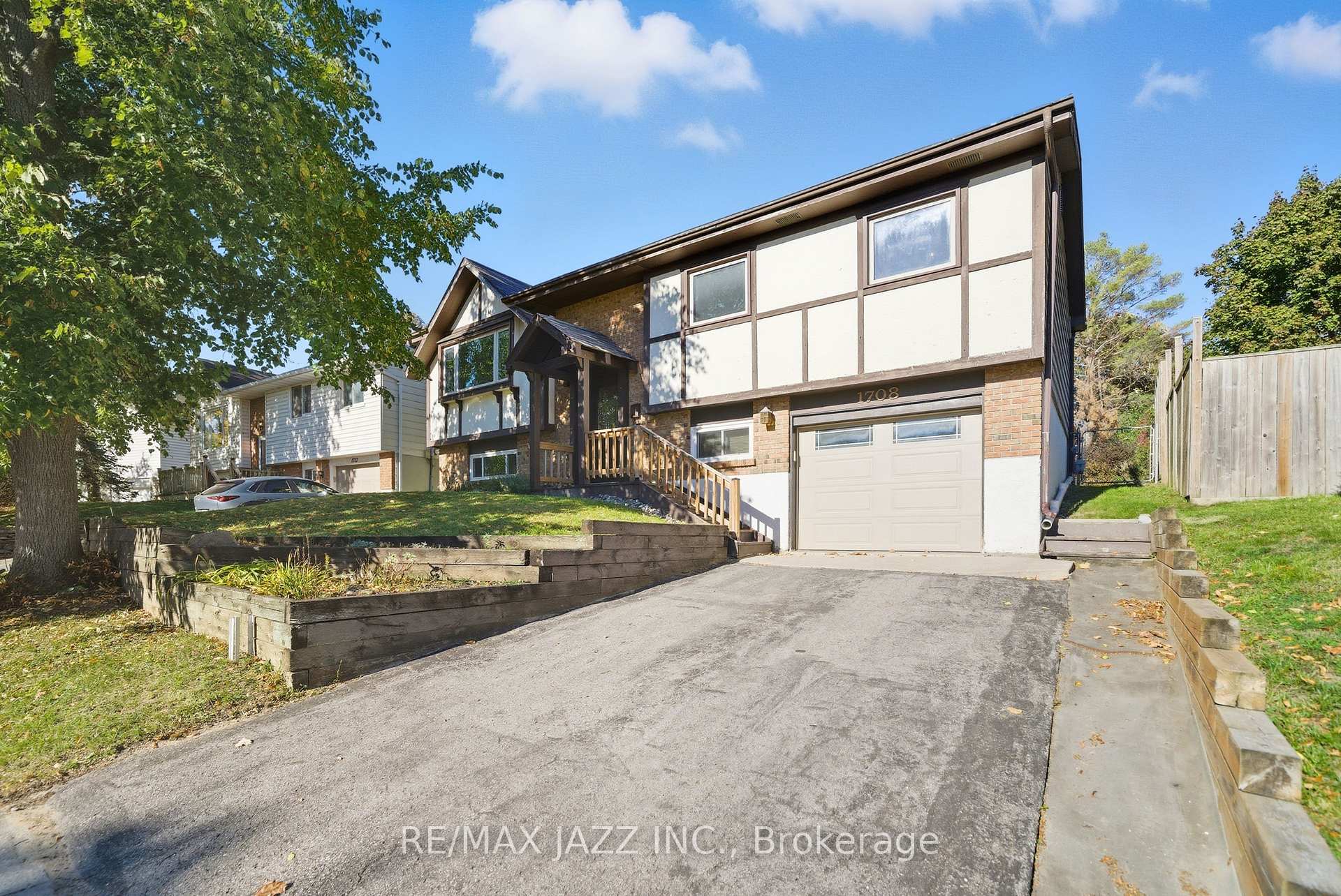 Photo 2 of 1708 Redwood Drive, Peterborough, Monaghan Ward 2 — HOMEH