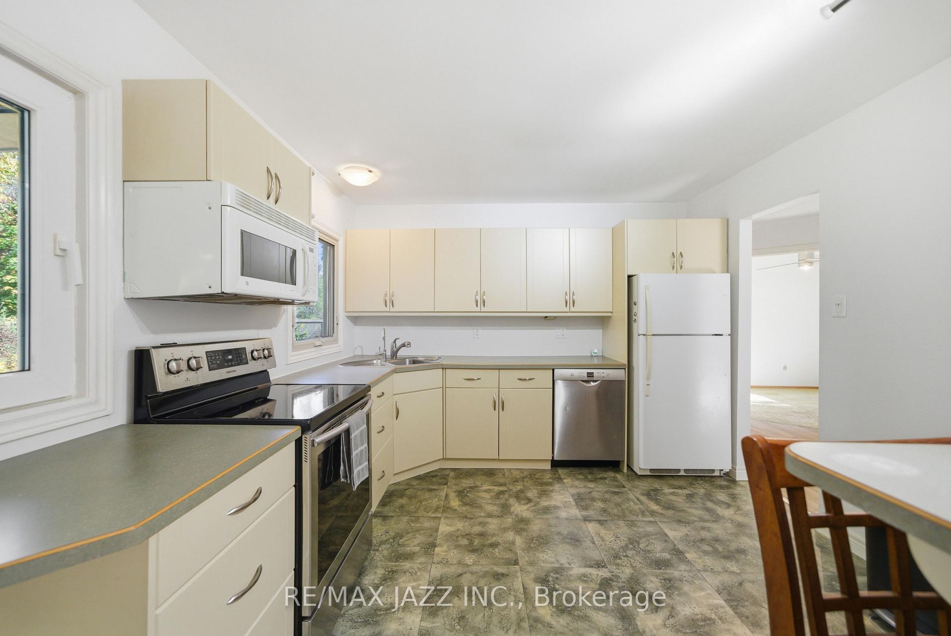 Photo 10 of 1708 Redwood Drive, Peterborough, Monaghan Ward 2 — HOMEH