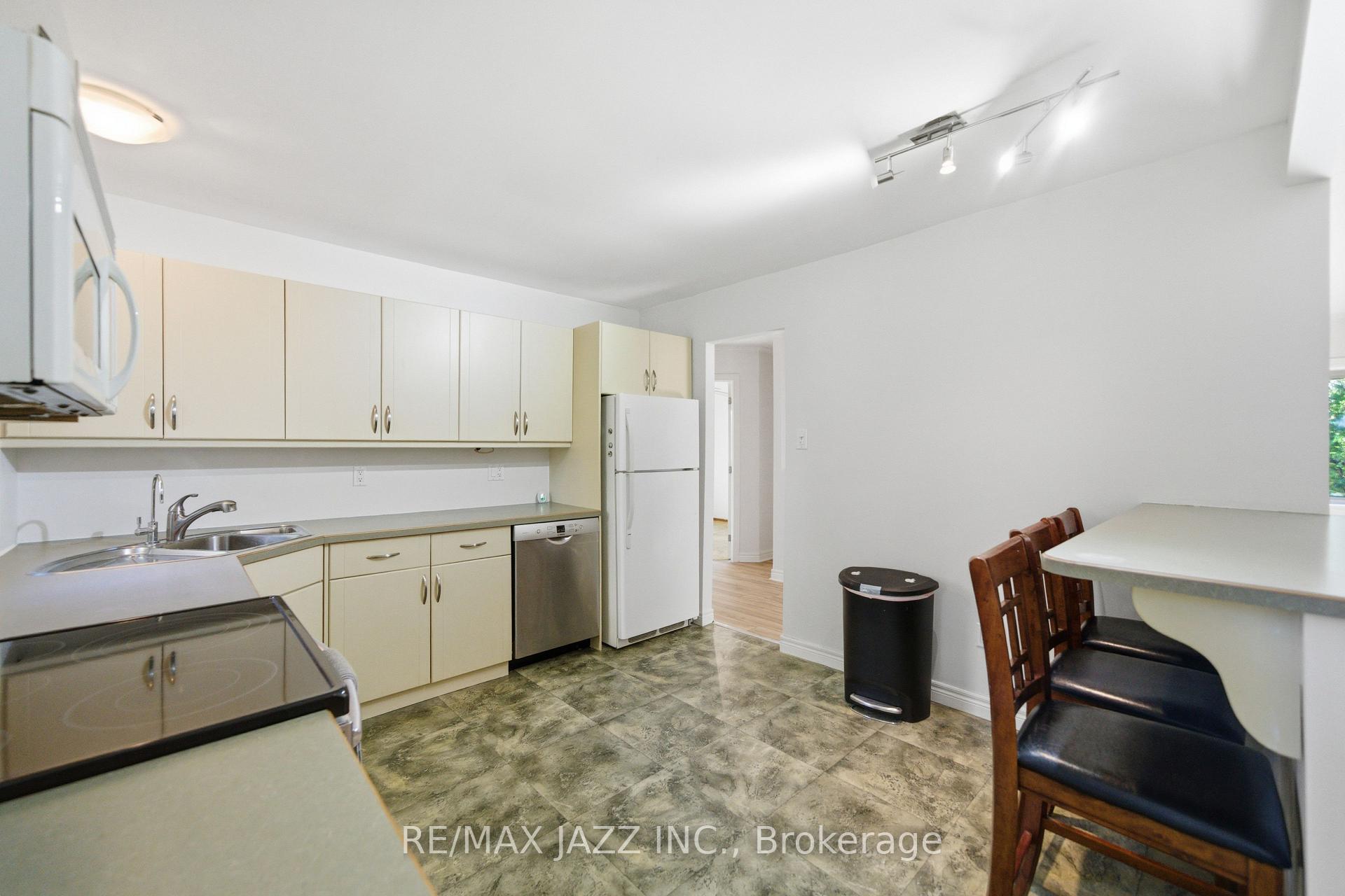 Photo 11 of 1708 Redwood Drive, Peterborough, Monaghan Ward 2 — HOMEH