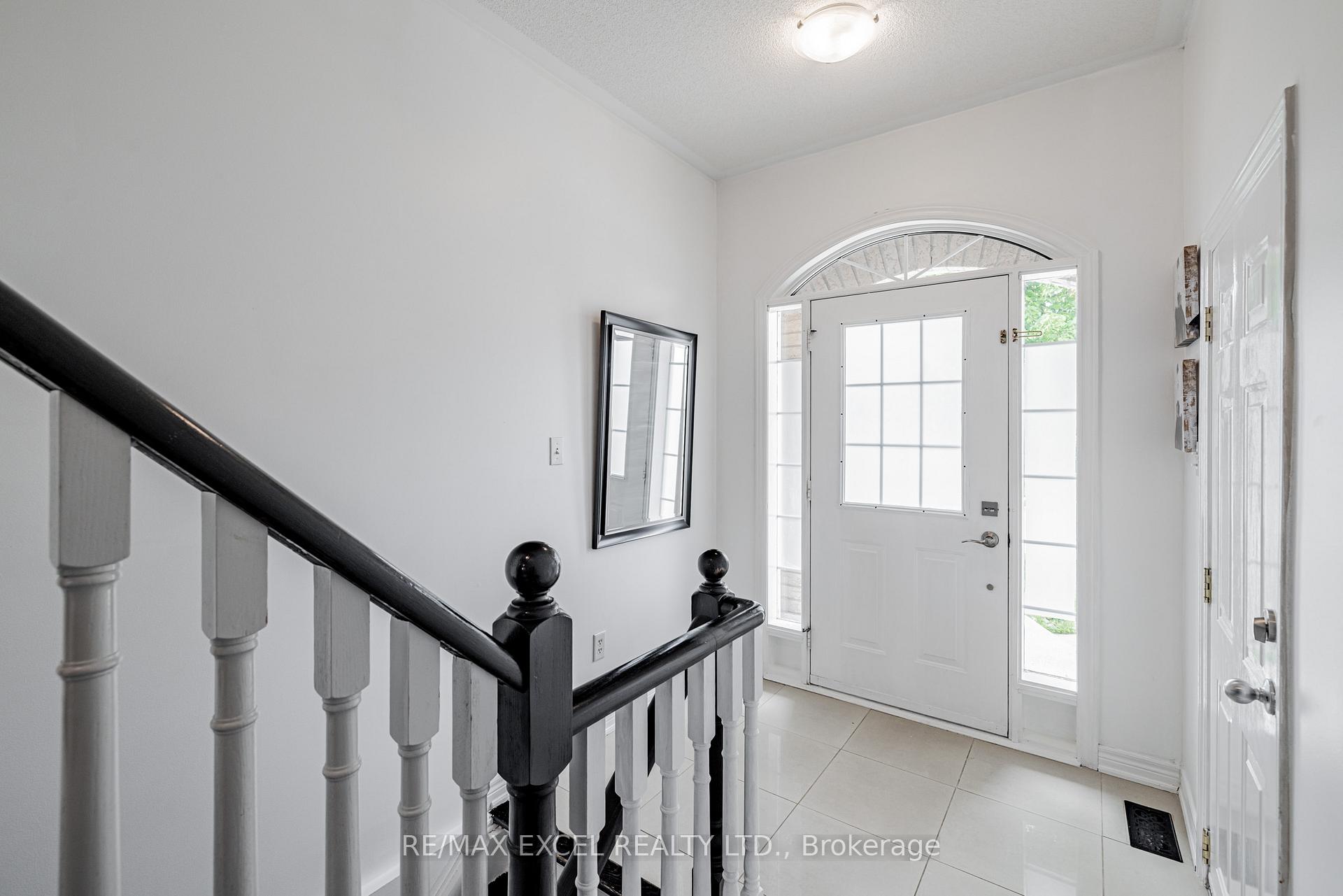 Photo 2 of 46 Guery Crescent, Vaughan, East Woodbridge — HOMEH