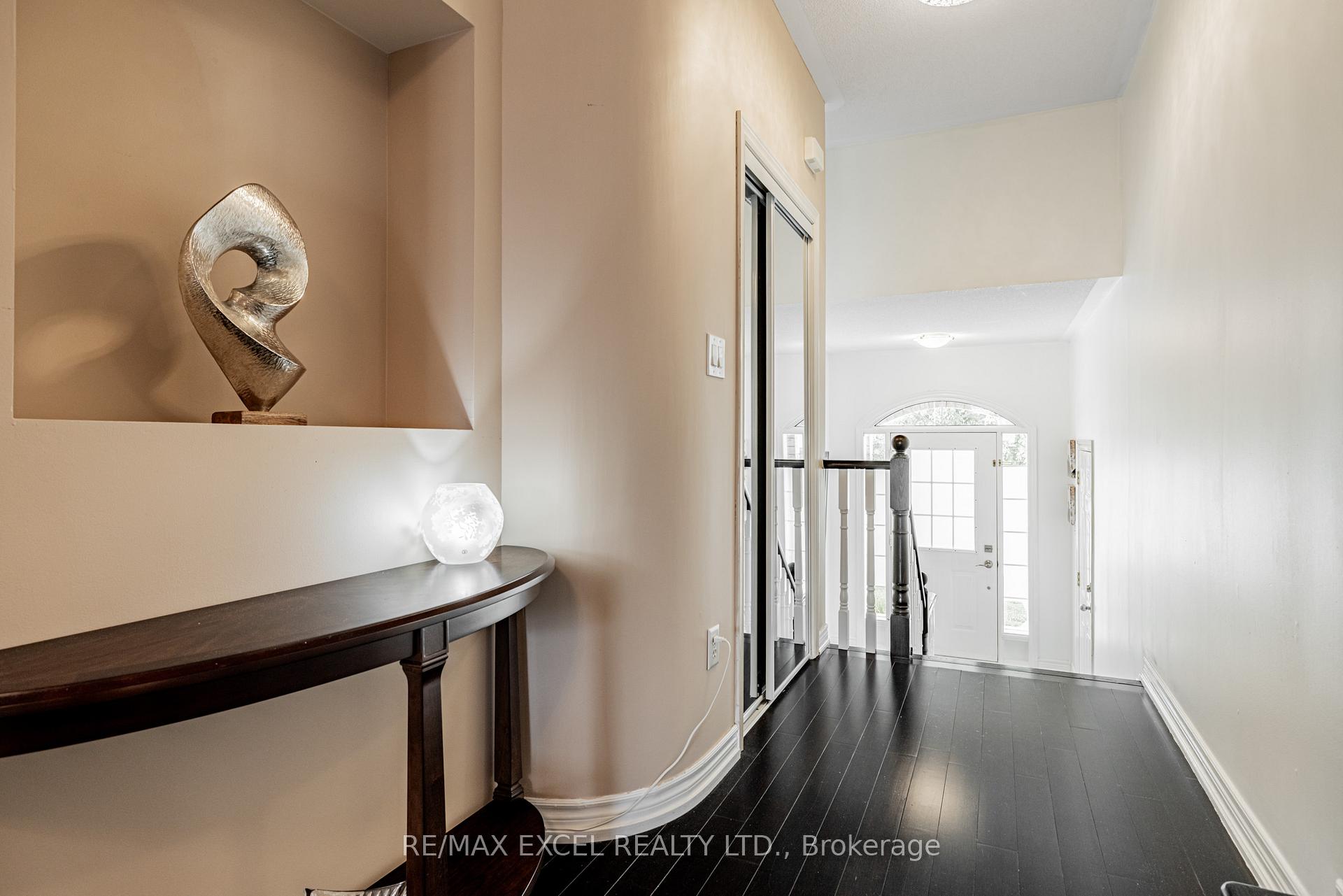 Photo 3 of 46 Guery Crescent, Vaughan, East Woodbridge — HOMEH