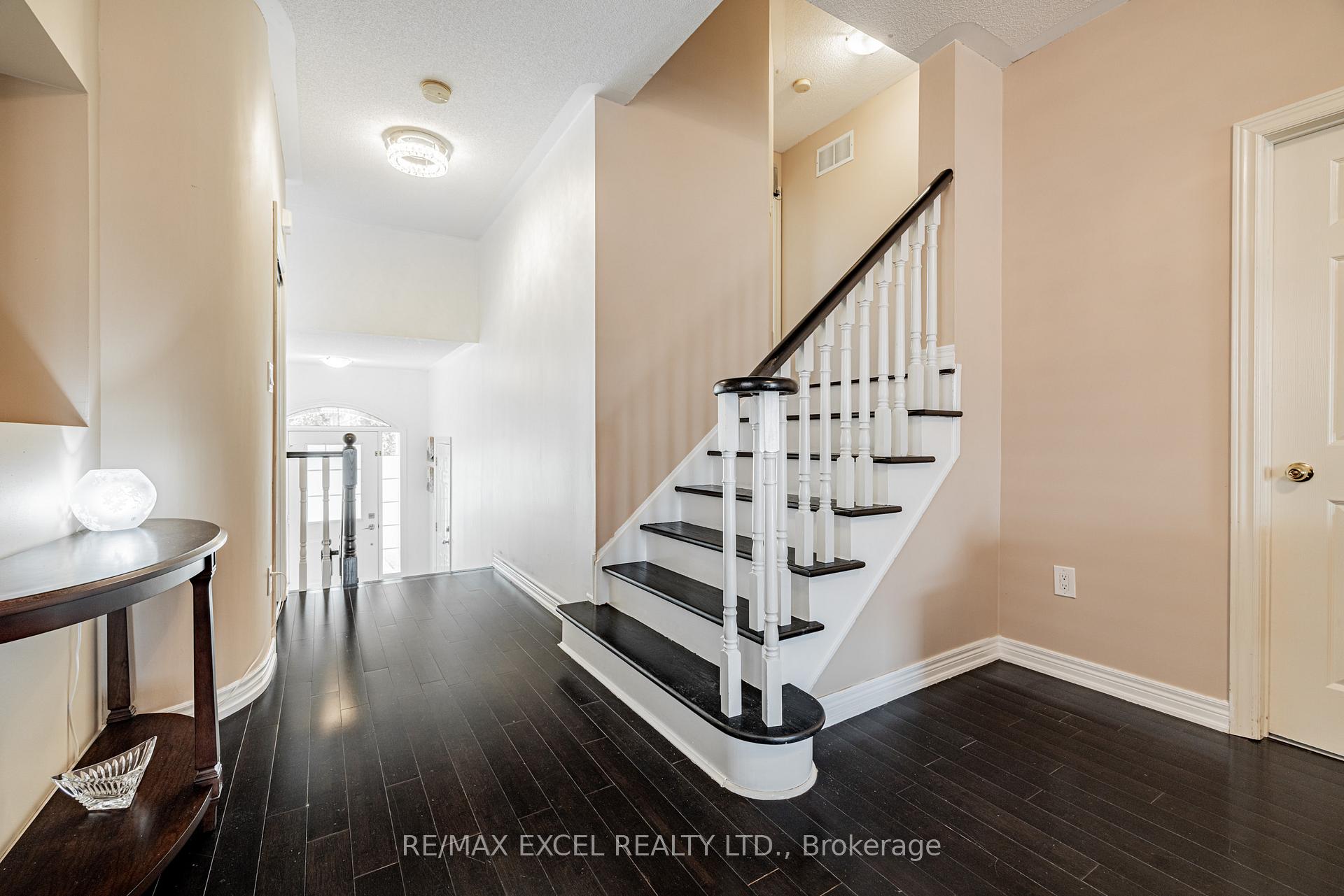 Photo 4 of 46 Guery Crescent, Vaughan, East Woodbridge — HOMEH