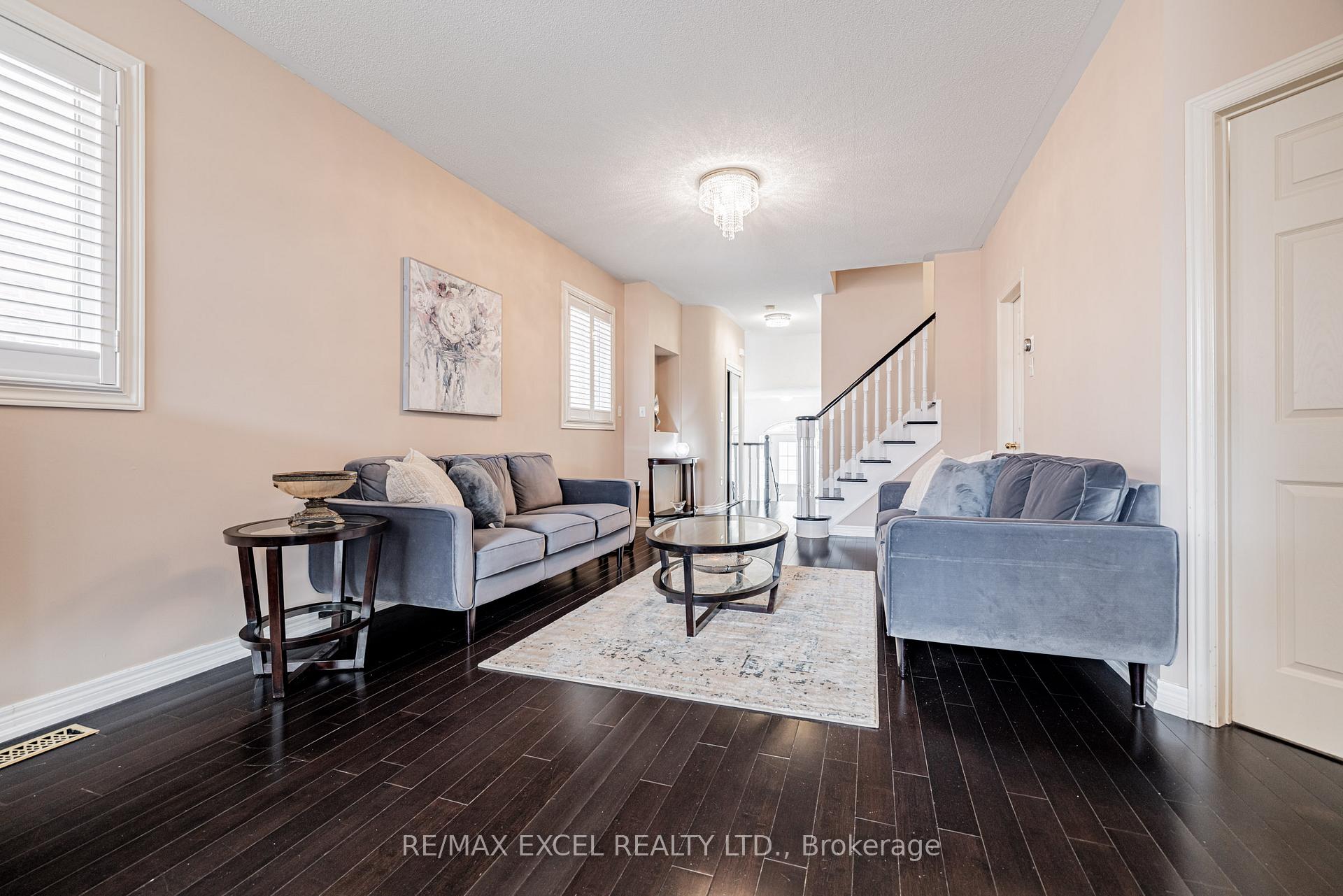 Photo 5 of 46 Guery Crescent, Vaughan, East Woodbridge — HOMEH