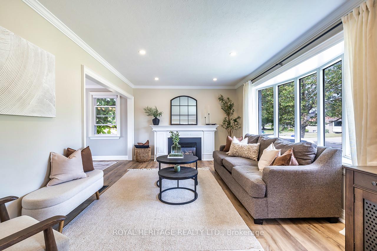 Photo 2 of 8 Forest Road, Ajax, South East — HOMEH