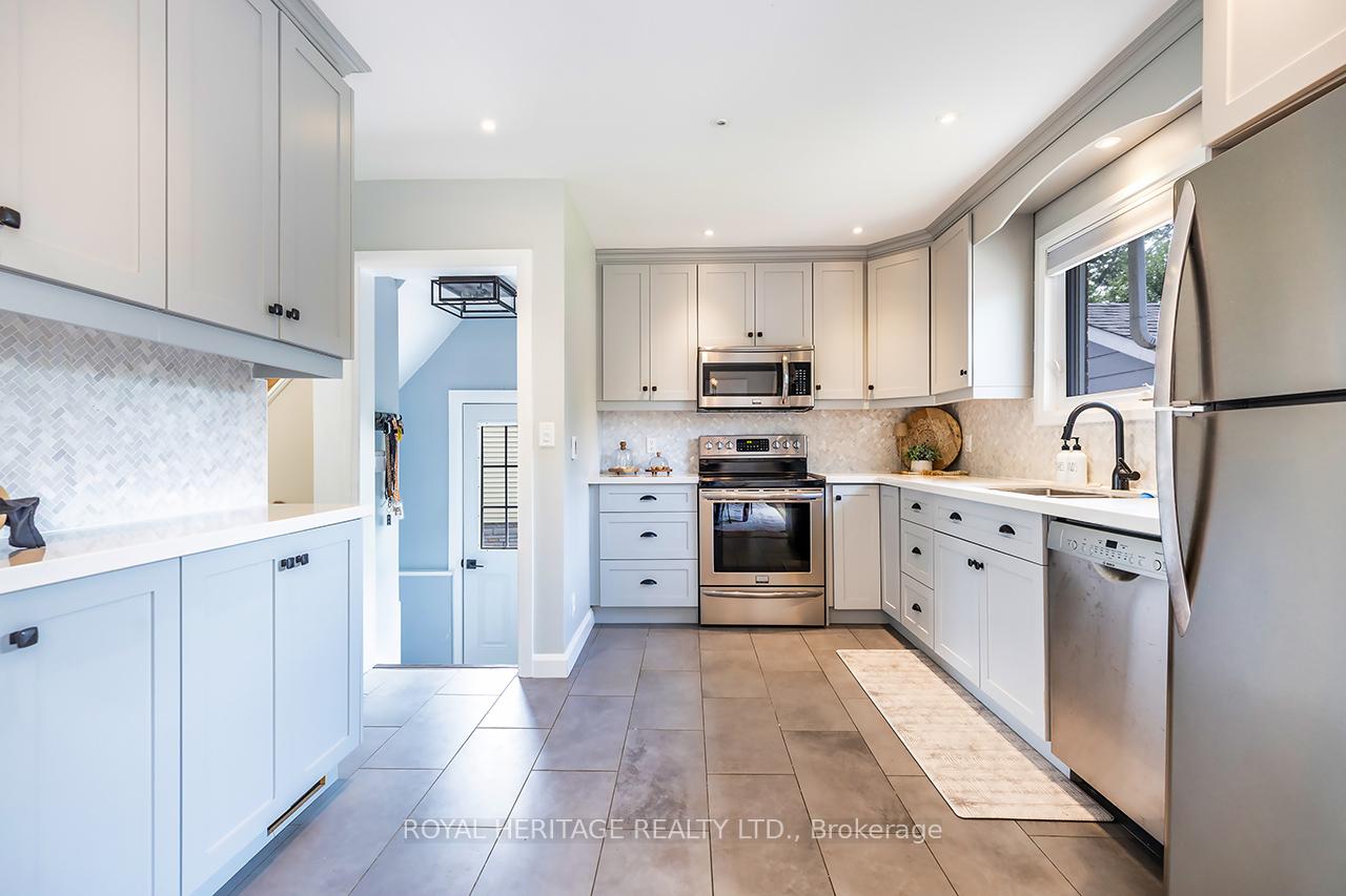 Photo 7 of 8 Forest Road, Ajax, South East — HOMEH