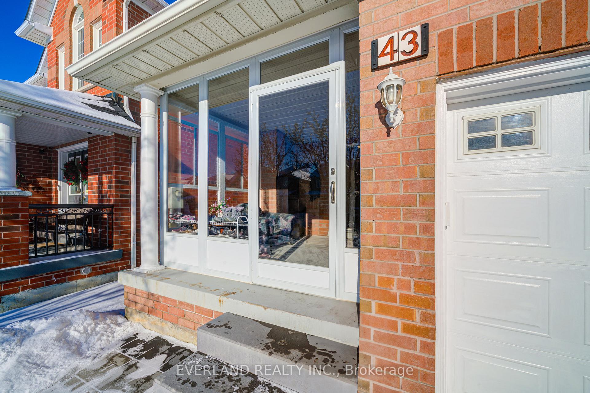Photo 2 of 43 Kayla Crescent, Vaughan, Maple — HOMEH