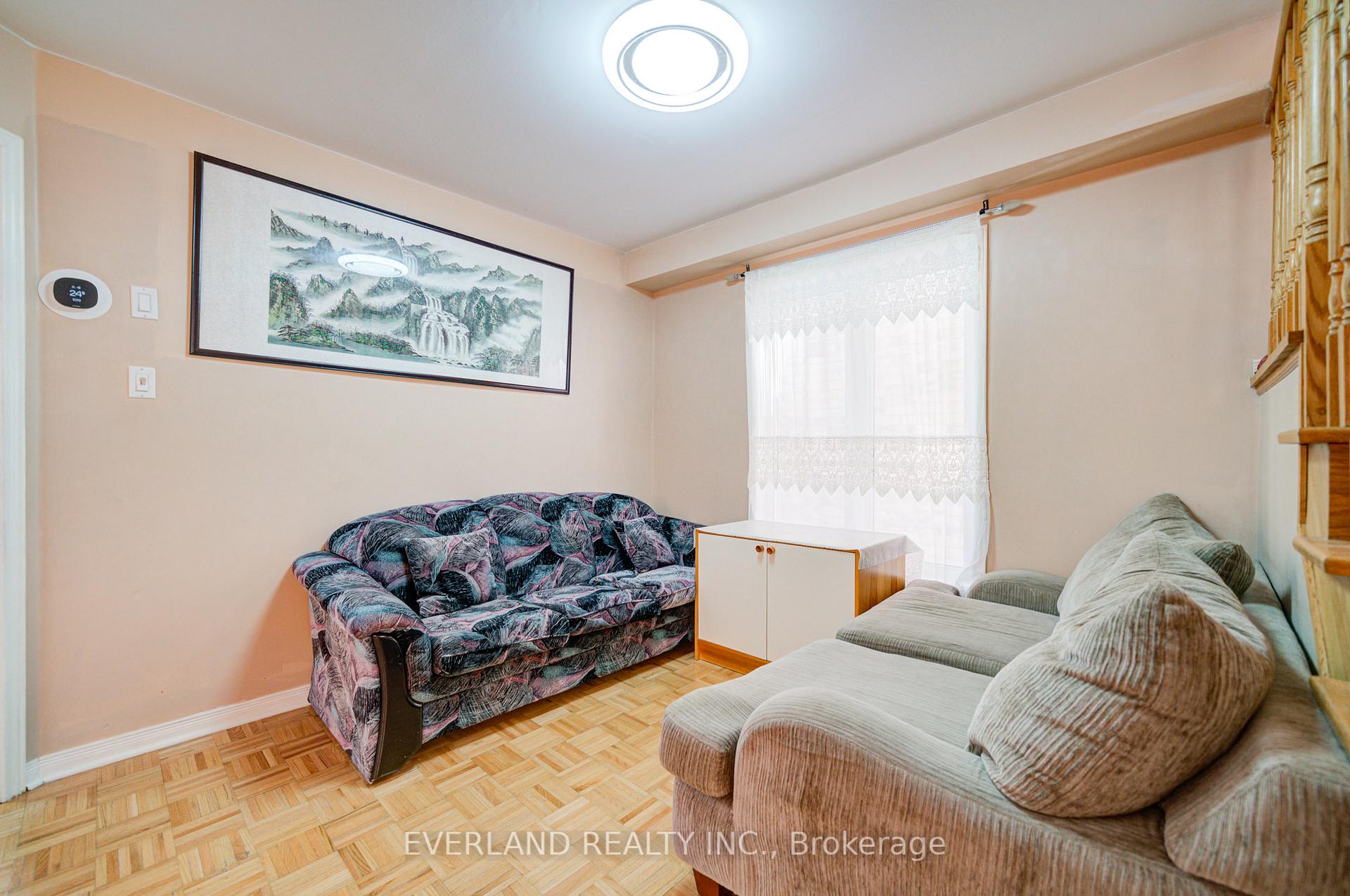 Photo 10 of 43 Kayla Crescent, Vaughan, Maple — HOMEH