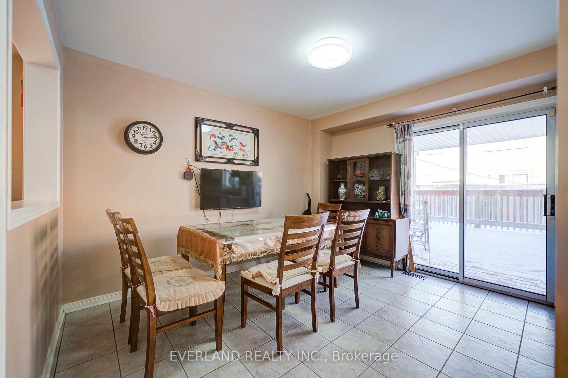 Photo 11 of 43 Kayla Crescent, Vaughan, Maple — HOMEH