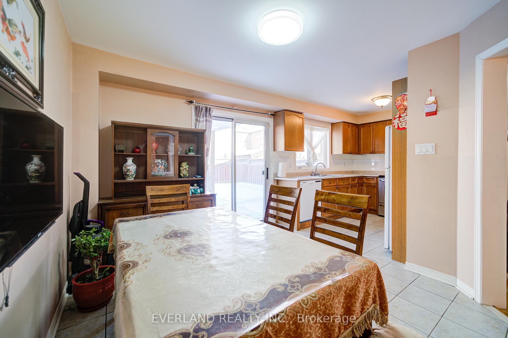 Photo 14 of 43 Kayla Crescent, Vaughan, Maple — HOMEH