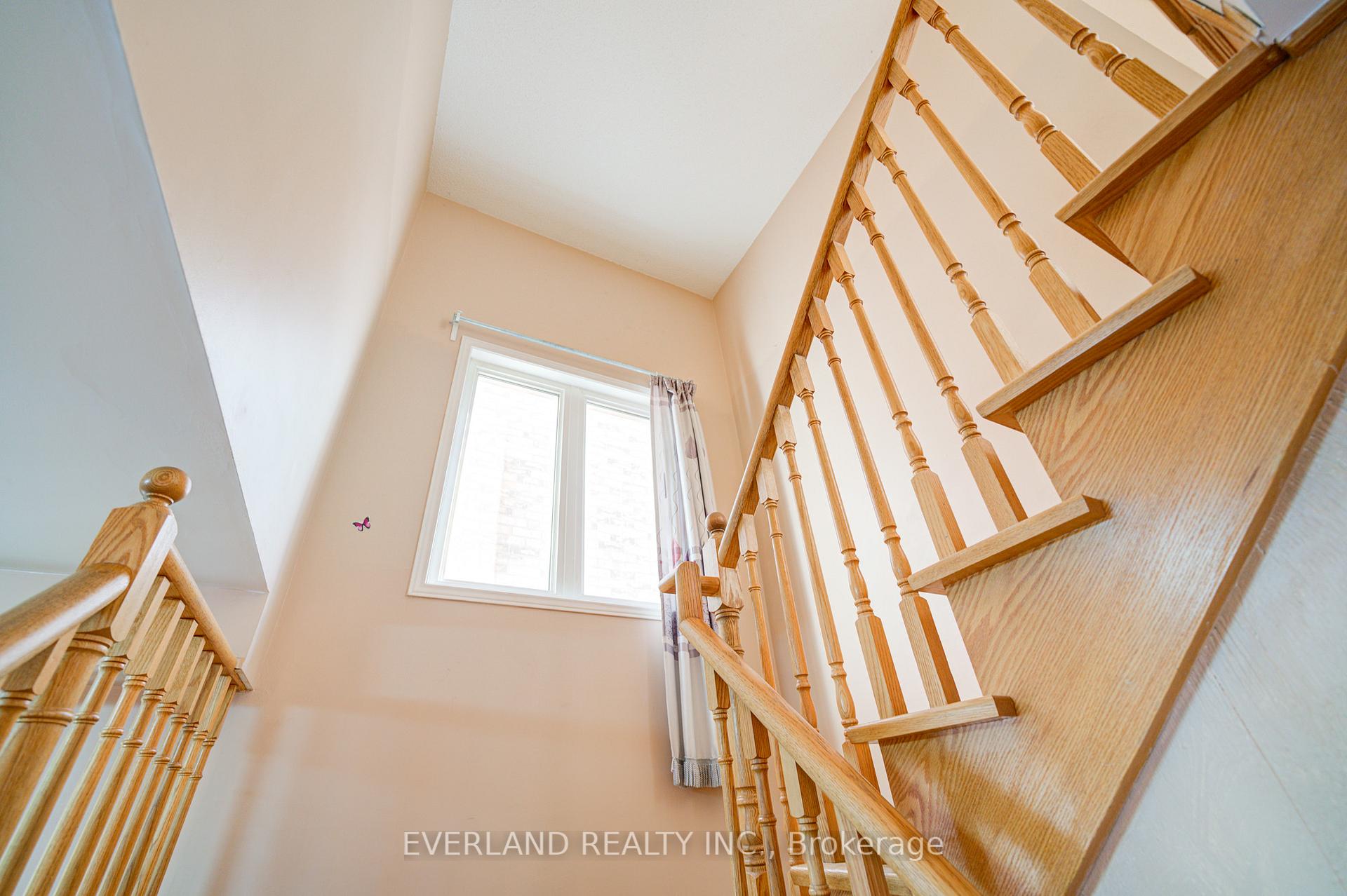 Photo 20 of 43 Kayla Crescent, Vaughan, Maple — HOMEH