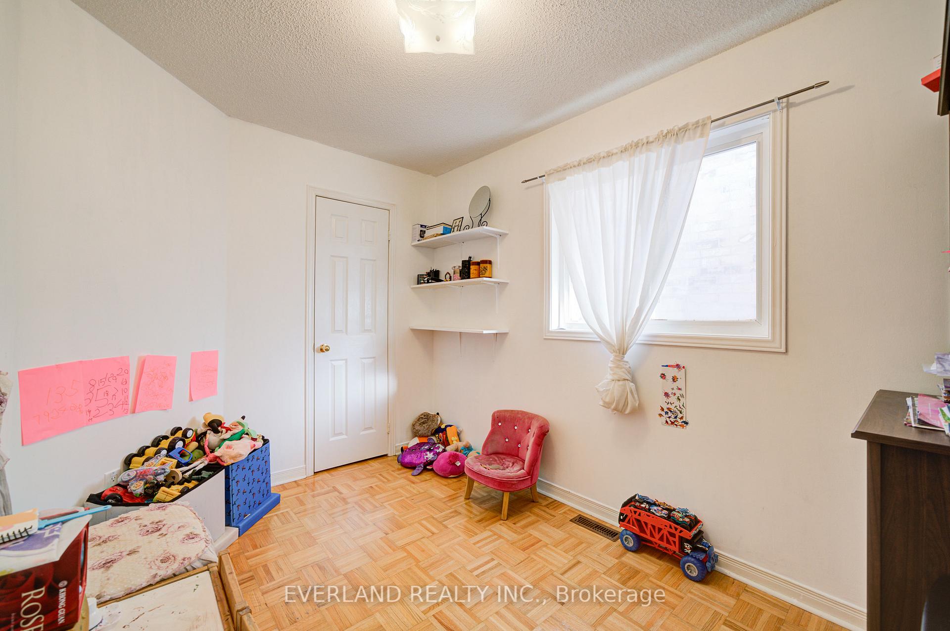 Photo 28 of 43 Kayla Crescent, Vaughan, Maple — HOMEH