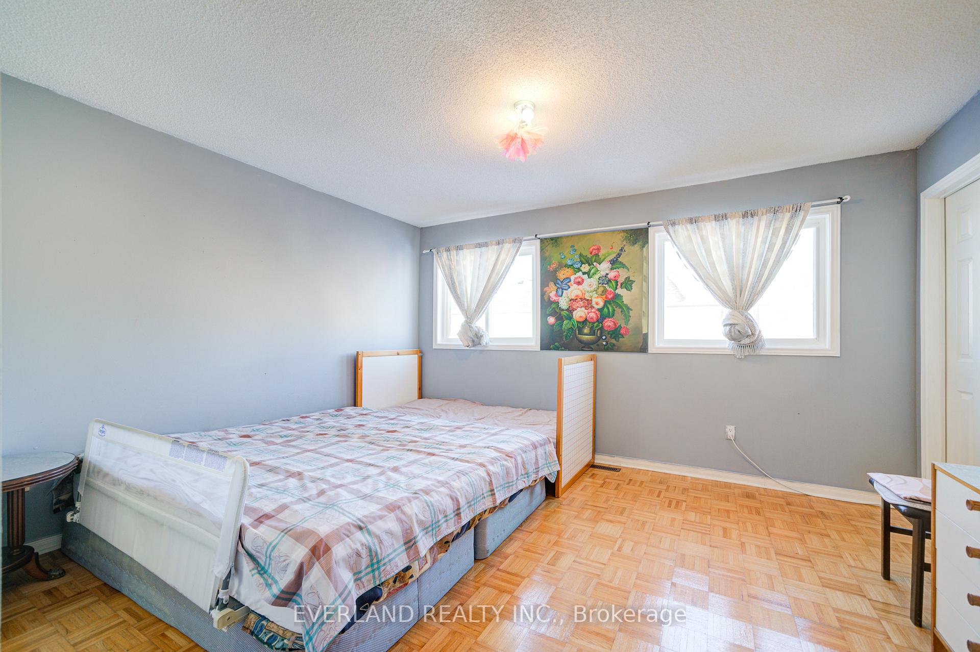 Photo 31 of 43 Kayla Crescent, Vaughan, Maple — HOMEH
