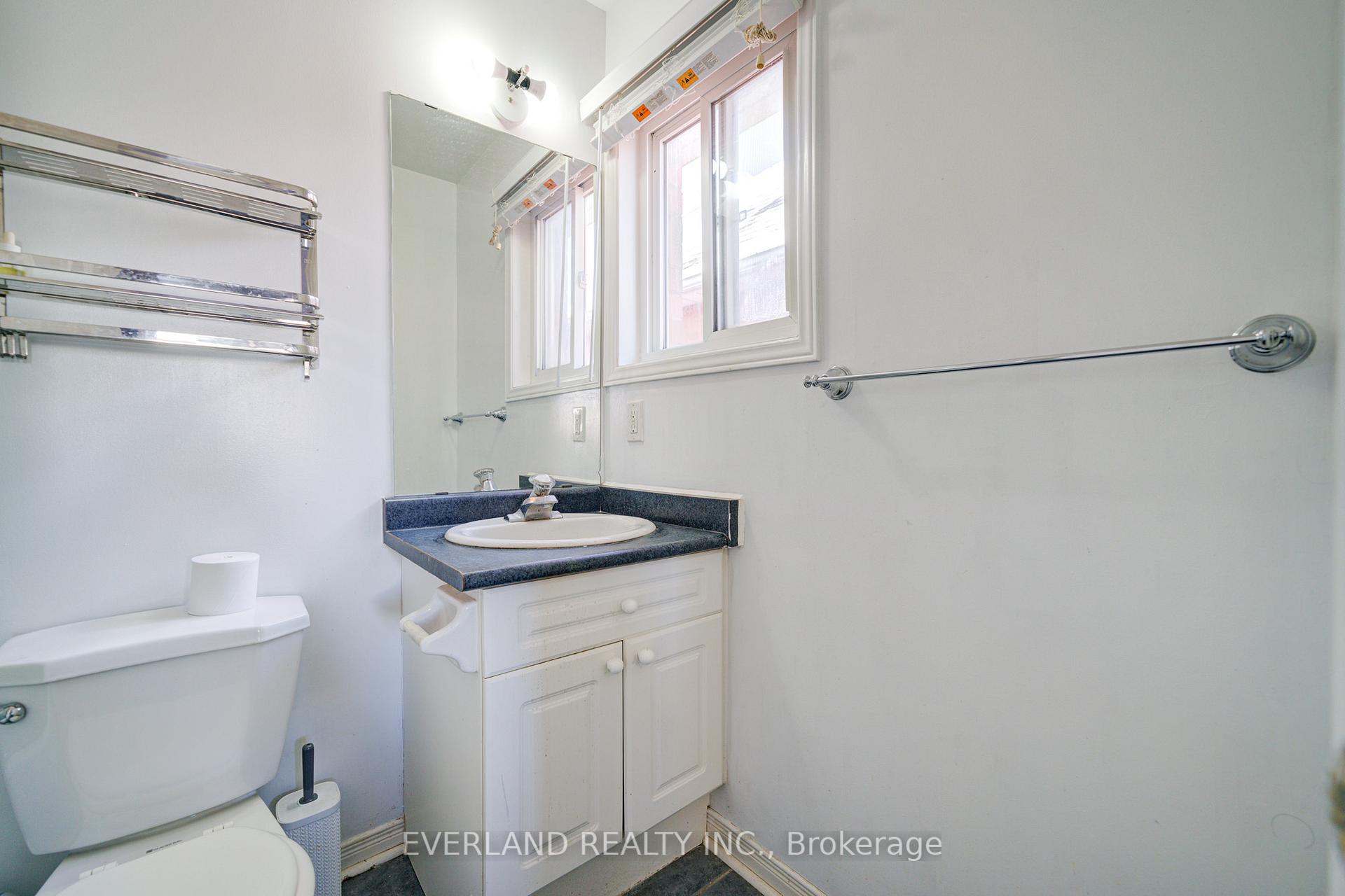 Photo 34 of 43 Kayla Crescent, Vaughan, Maple — HOMEH