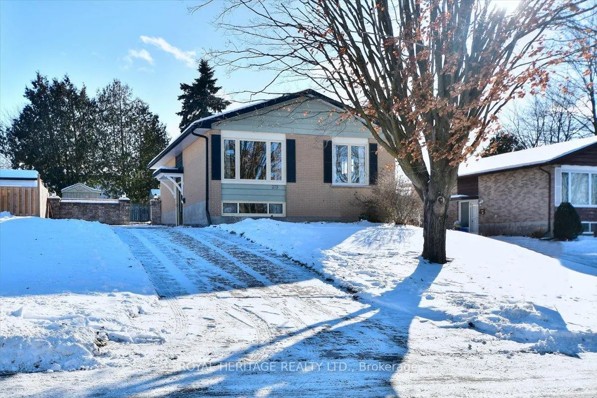 Front of 273 Maxwell Avenue W