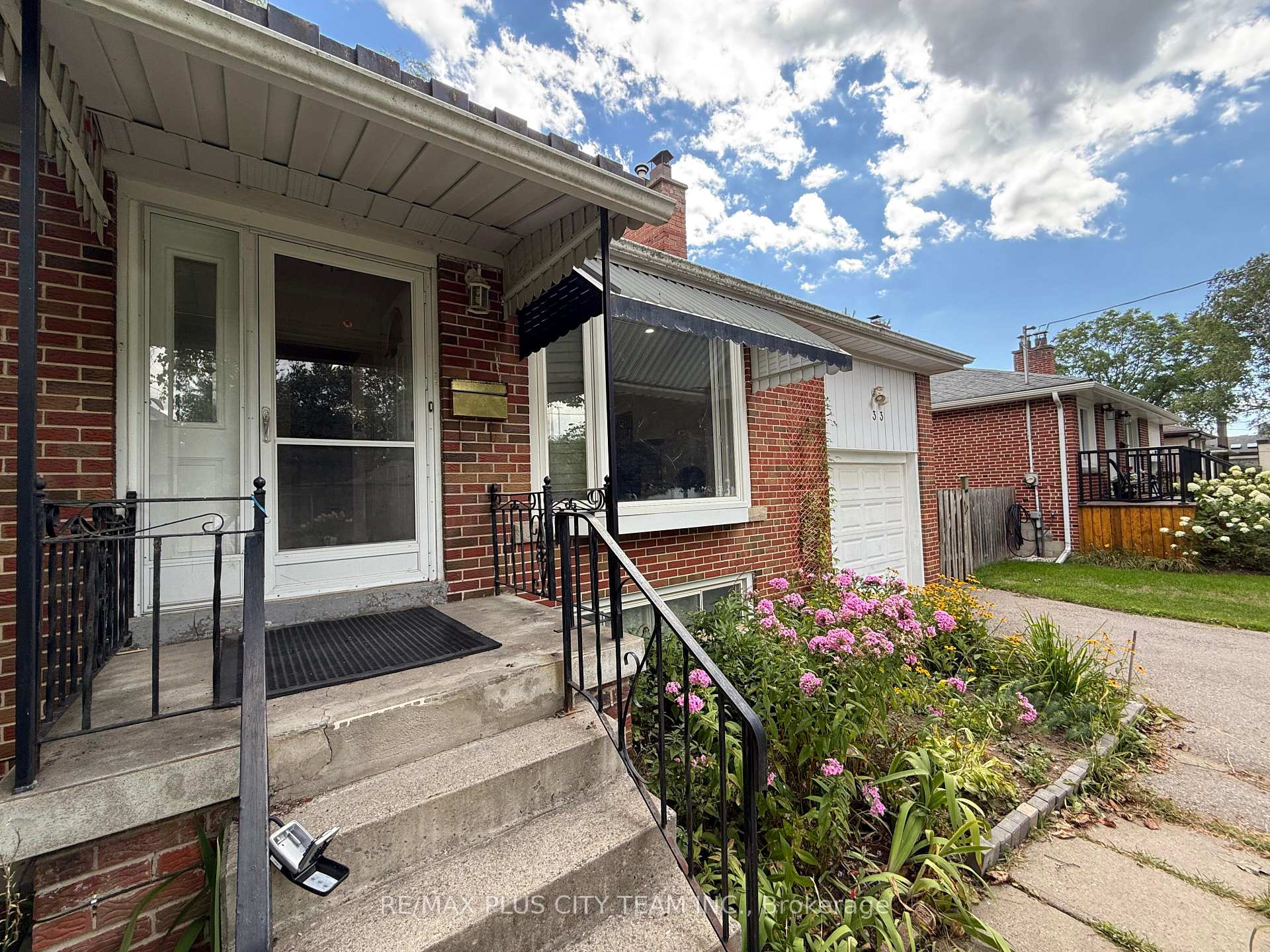 Photo 5 of 33 Windsor Drive, Ajax, Central West — HOMEH