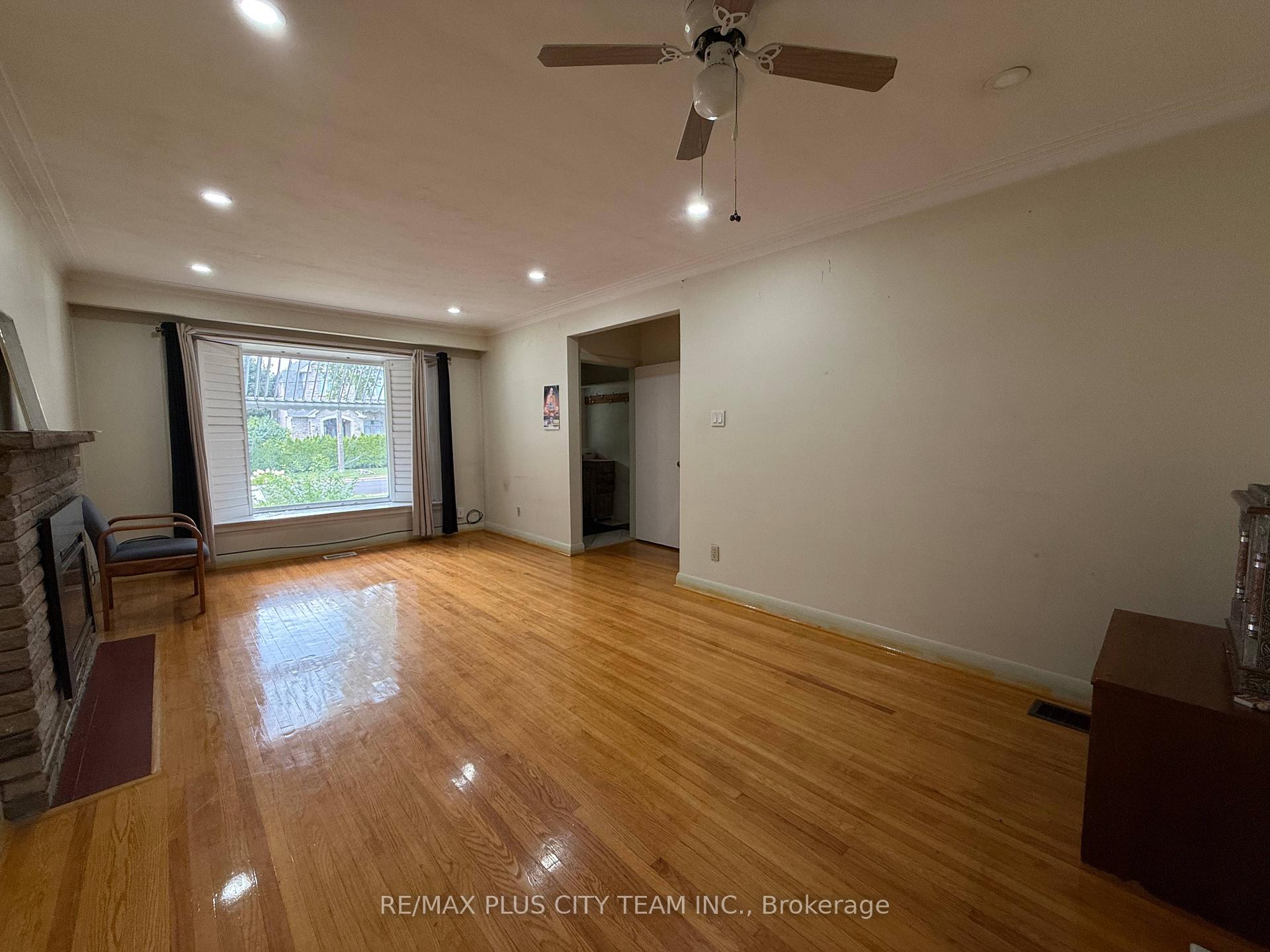 Photo 2 of 33 Windsor Drive, Ajax, Central West — HOMEH