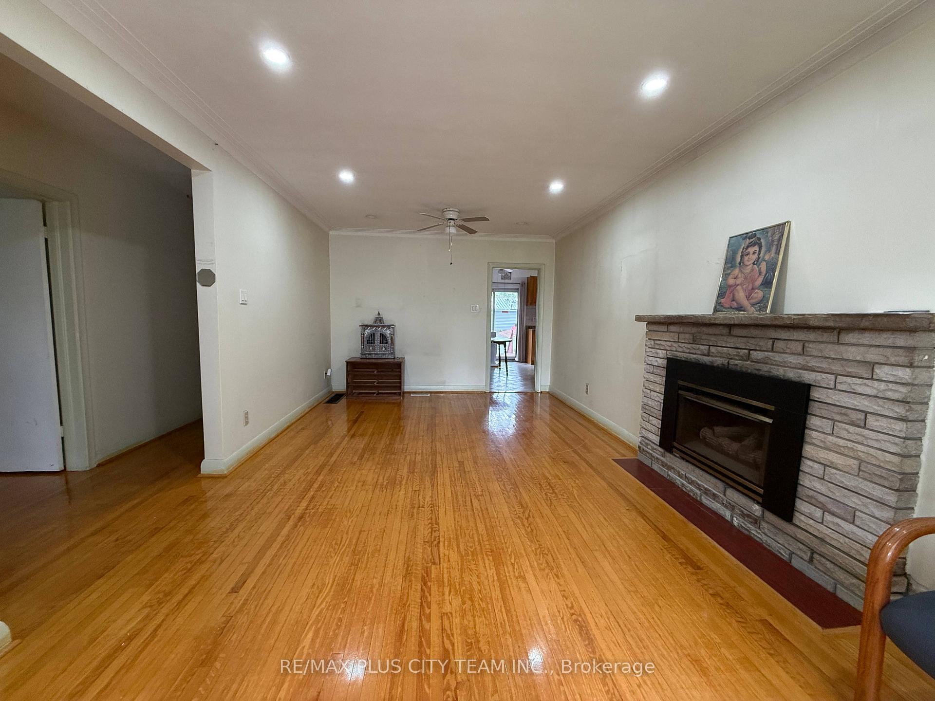Photo 4 of 33 Windsor Drive, Ajax, Central West — HOMEH