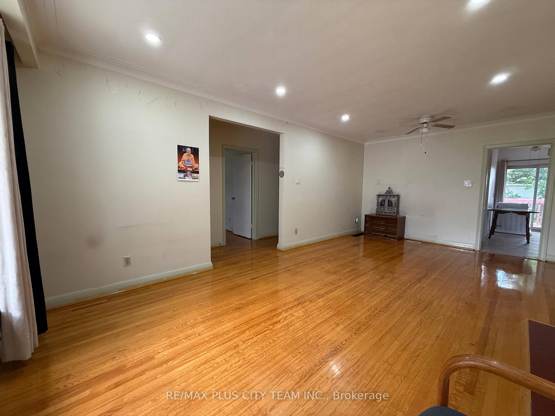 Photo 3 of 33 Windsor Drive, Ajax, Central West — HOMEH