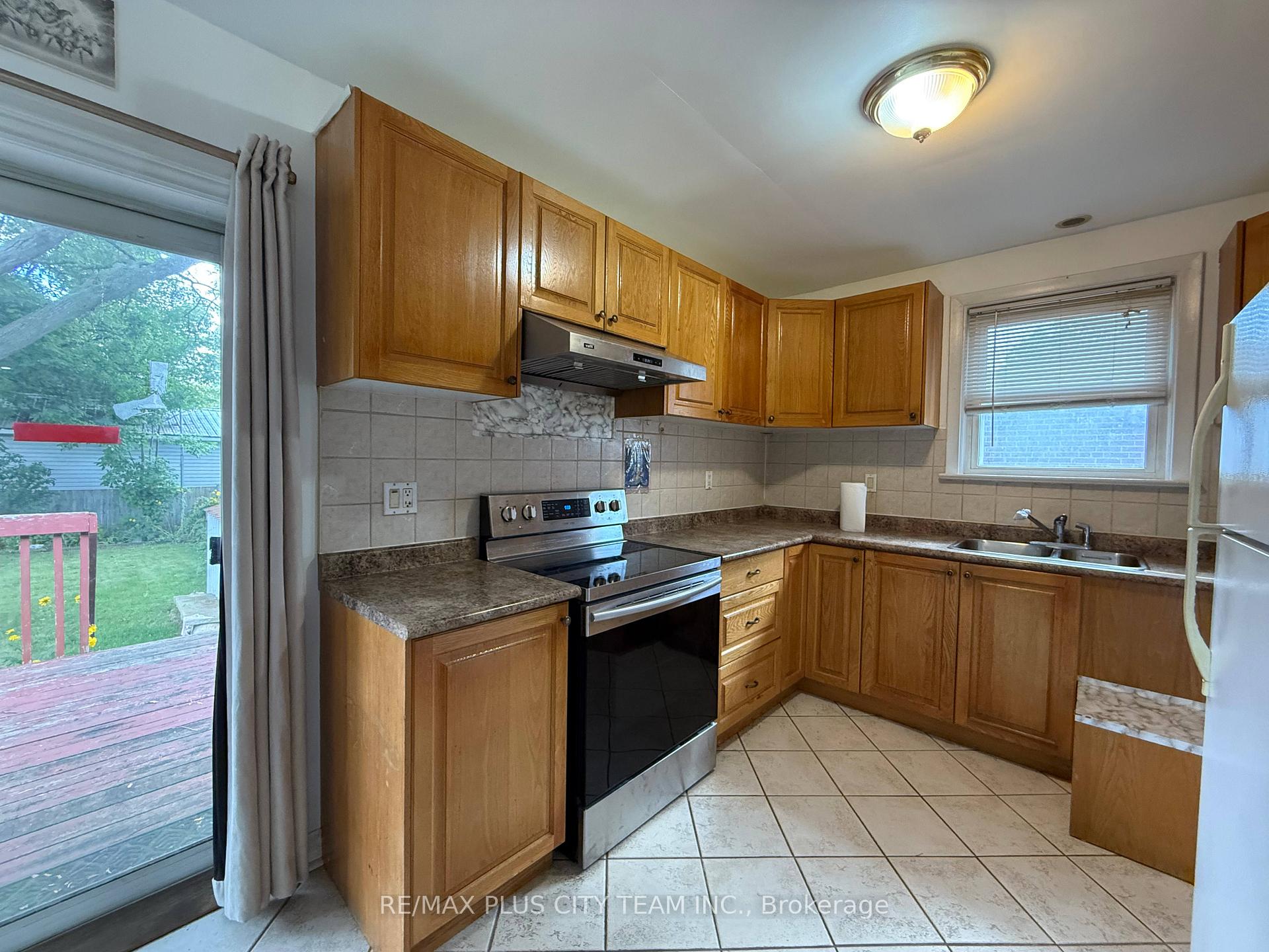 Photo 8 of 33 Windsor Drive, Ajax, Central West — HOMEH