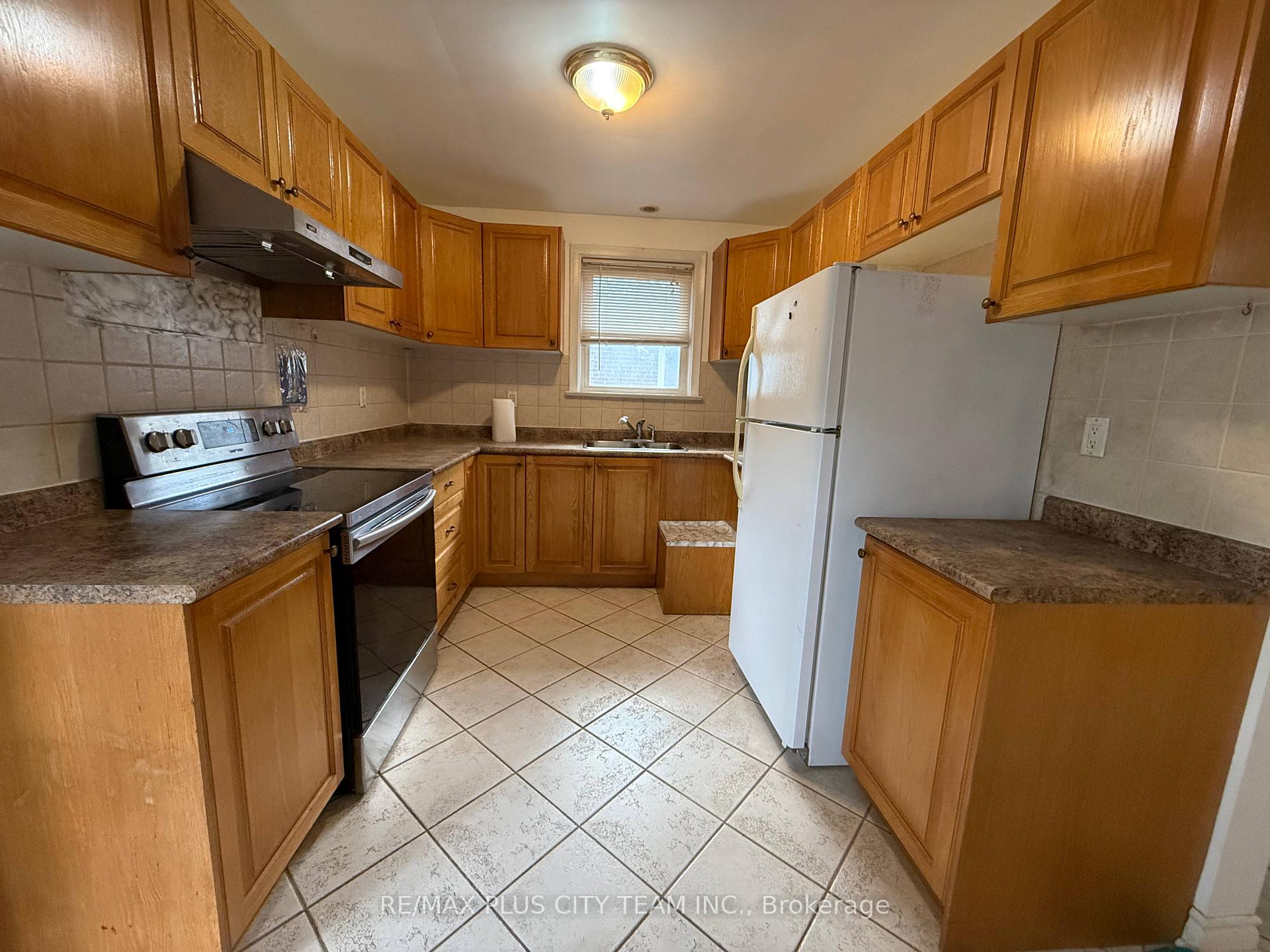 Photo 6 of 33 Windsor Drive, Ajax, Central West — HOMEH