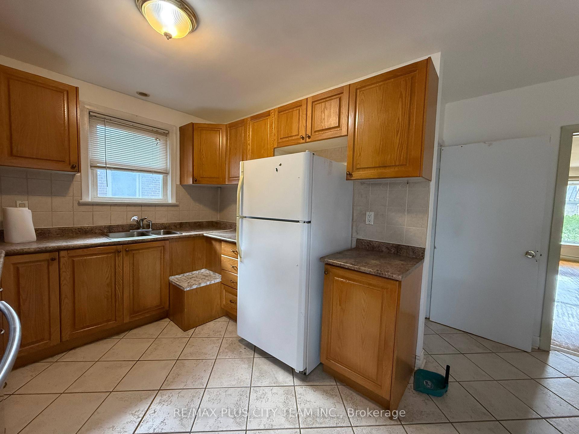 Photo 9 of 33 Windsor Drive, Ajax, Central West — HOMEH