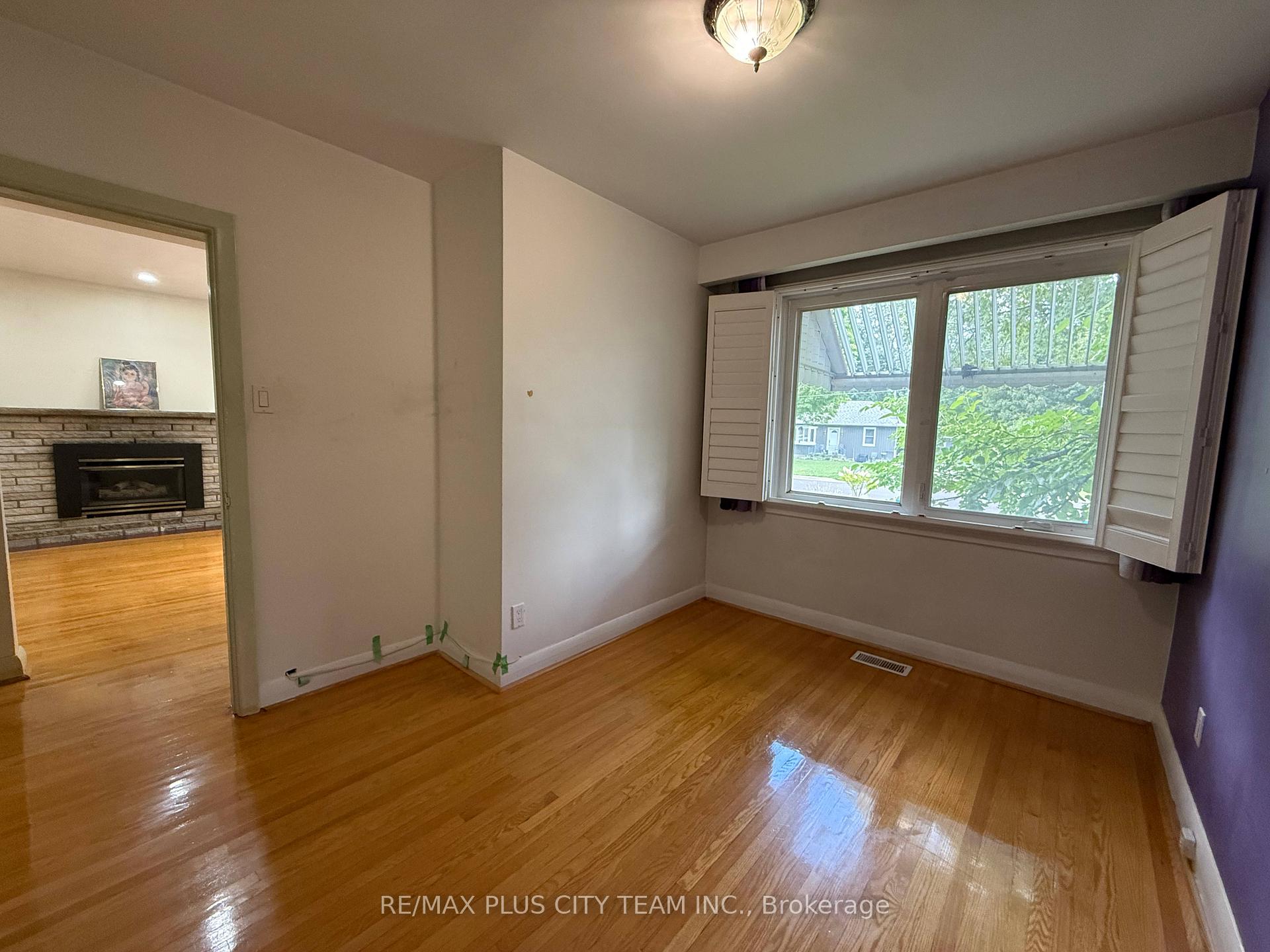 Photo 13 of 33 Windsor Drive, Ajax, Central West — HOMEH
