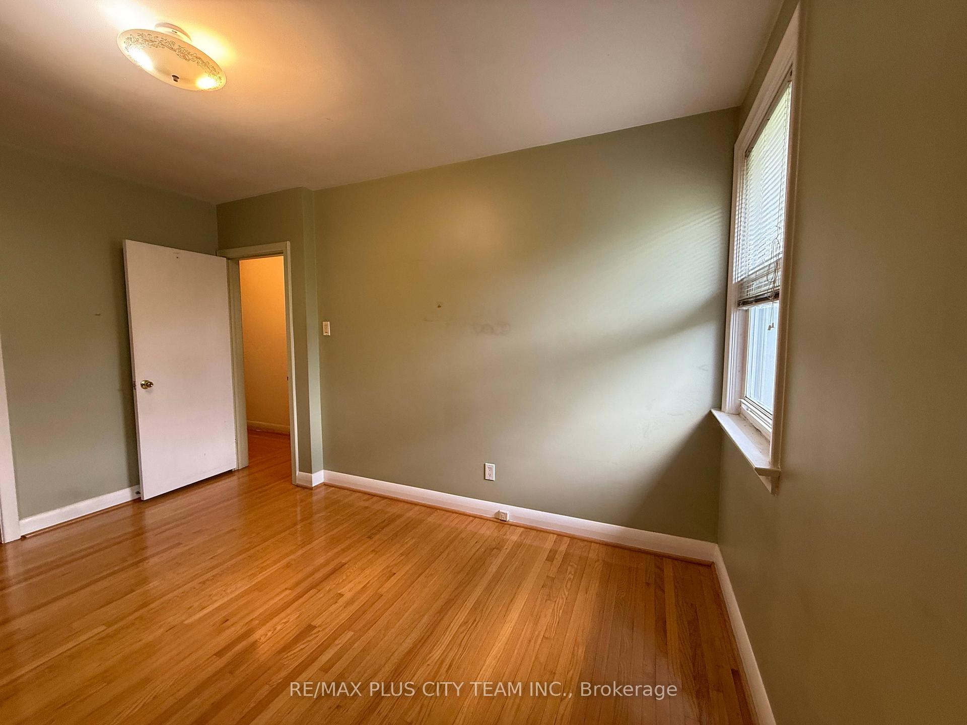 Photo 36 of 33 Windsor Drive, Ajax, Central West — HOMEH